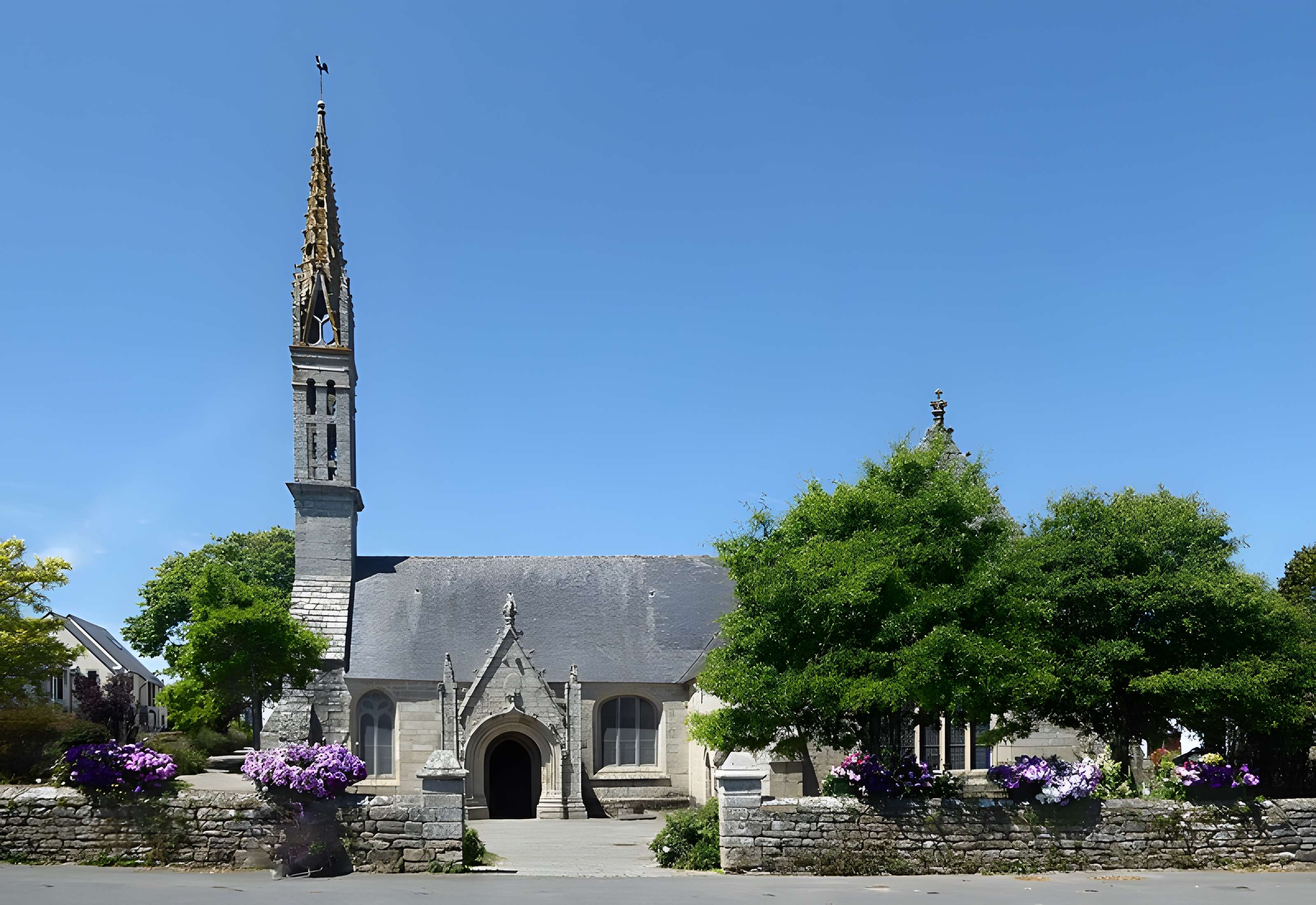 Église Saint-Demet de Plozévet