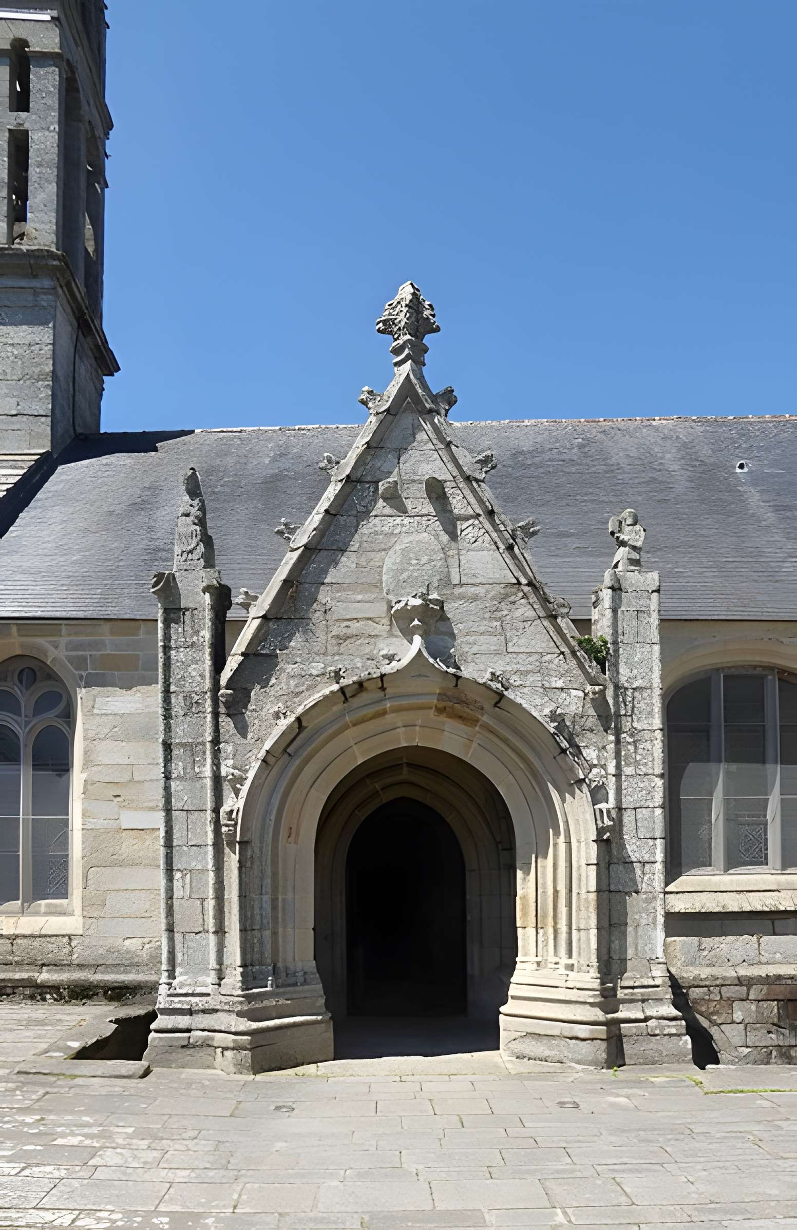 Église Saint-Demet de Plozévet