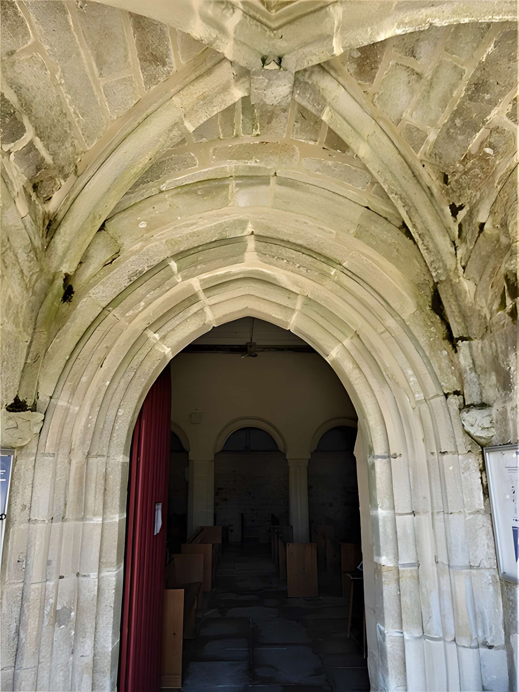 Église Saint-Demet de Plozévet