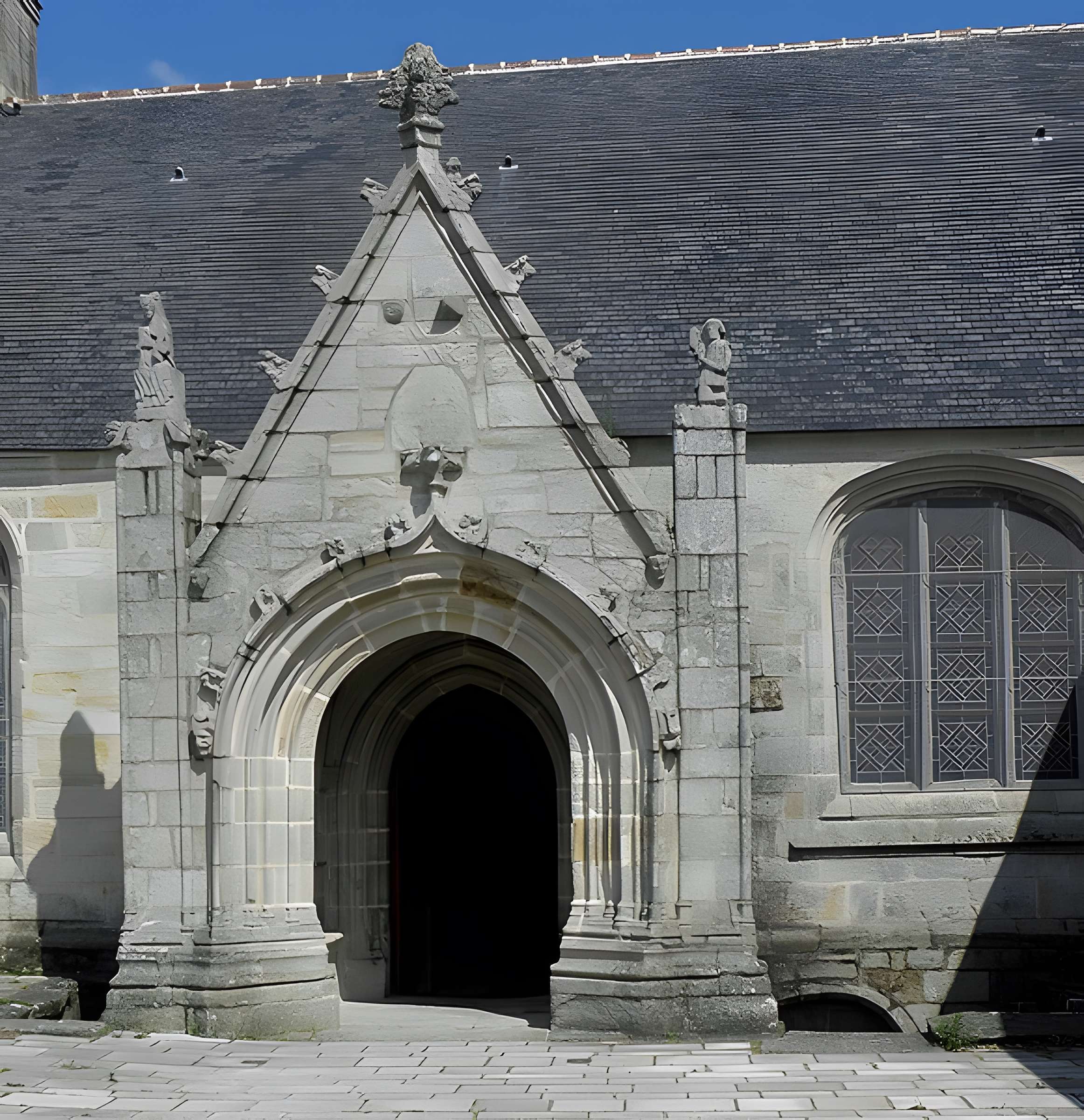 Église Saint-Demet de Plozévet