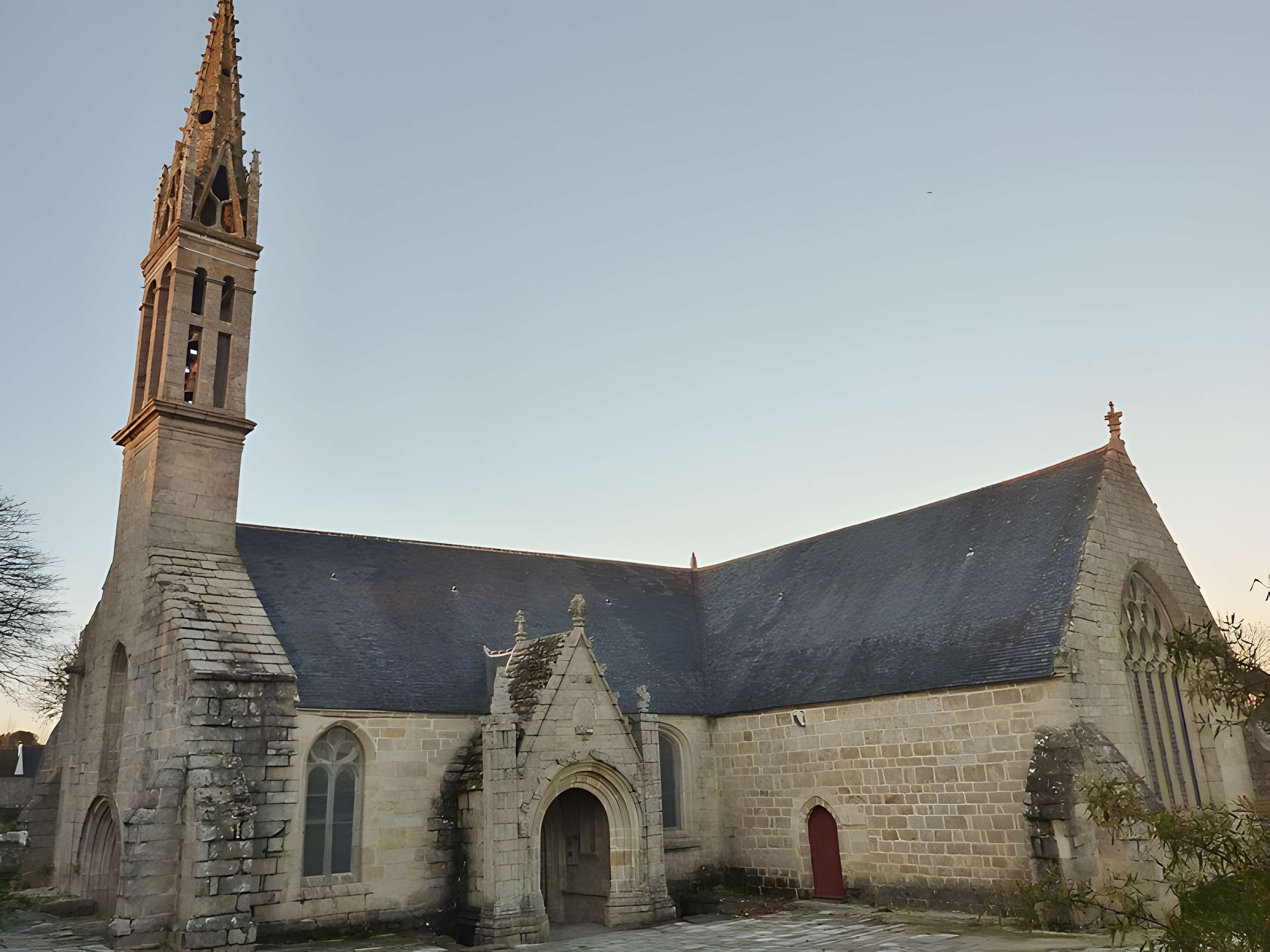 Église Saint-Demet de Plozévet