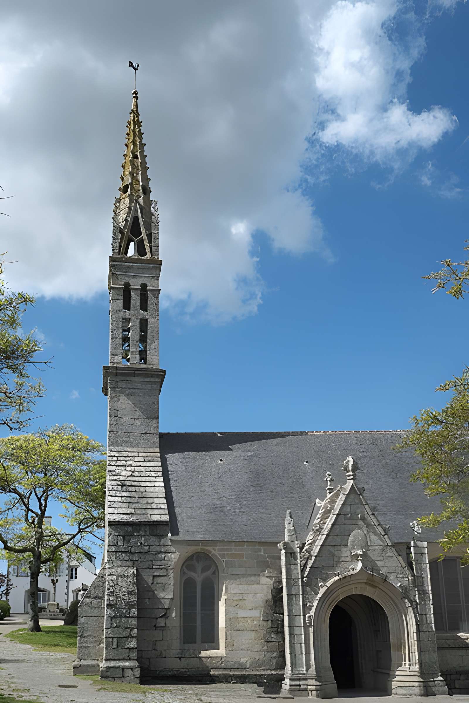 Église Saint-Demet de Plozévet