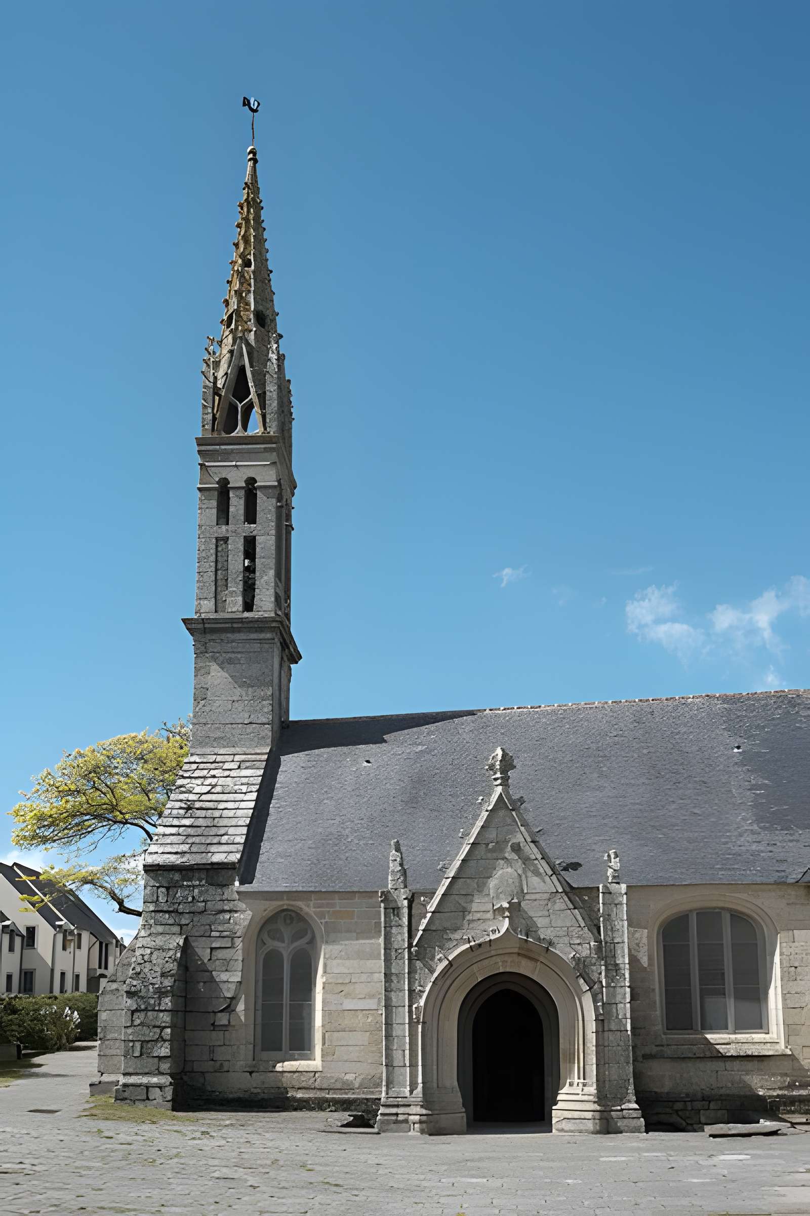 Église Saint-Demet de Plozévet