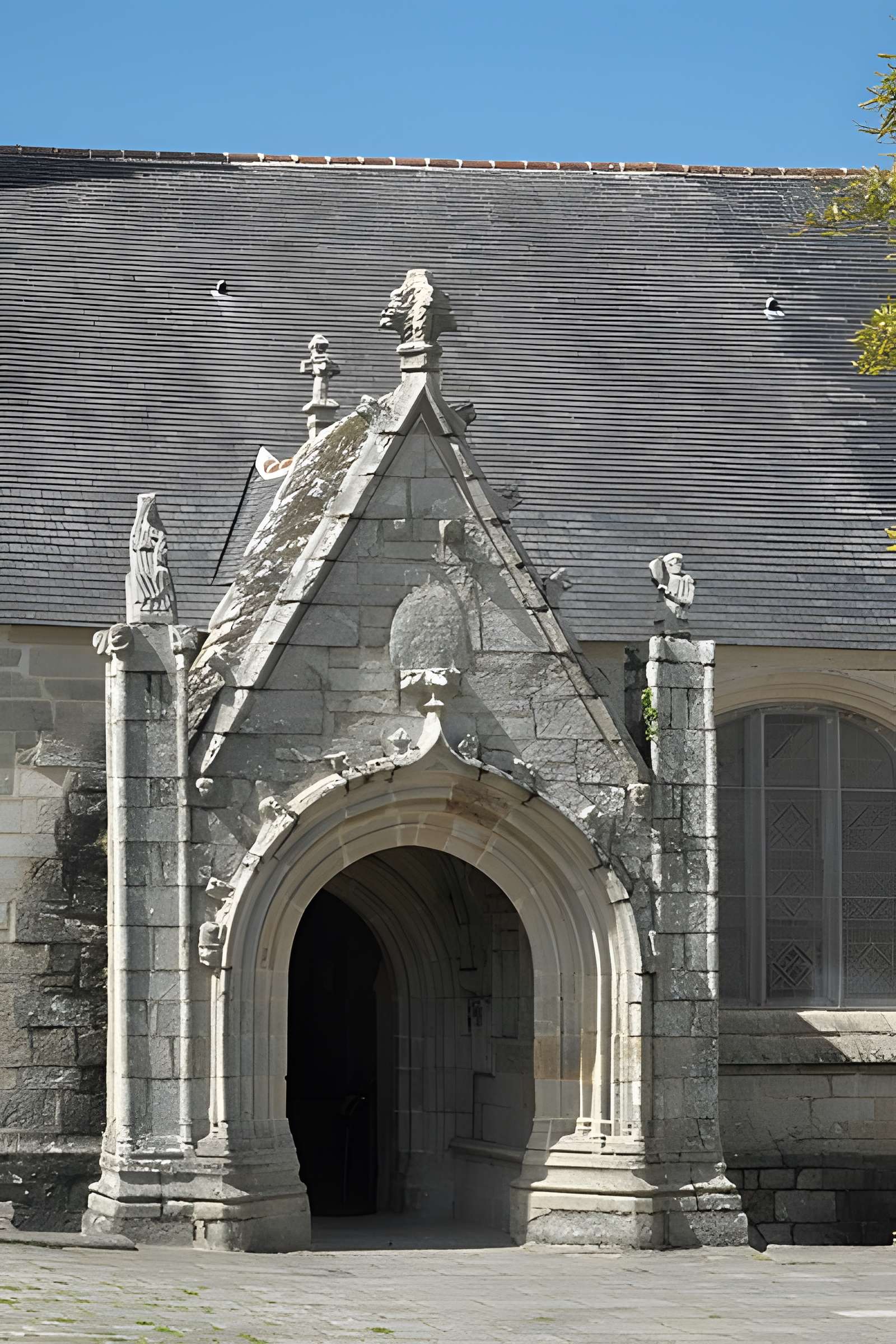 Église Saint-Demet de Plozévet