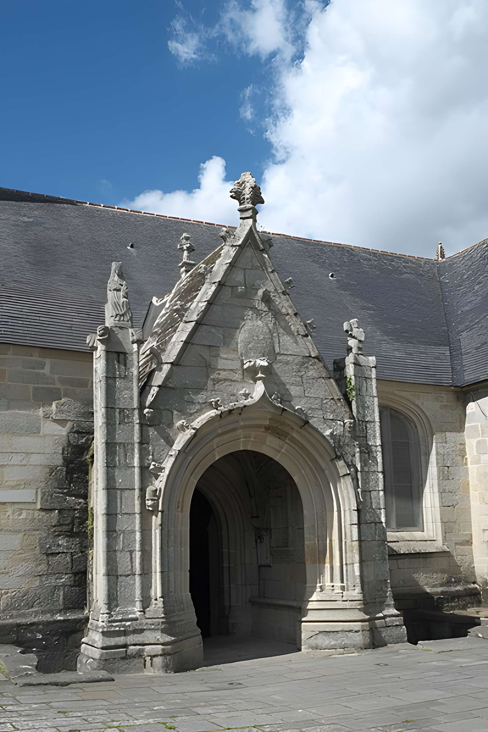 Église Saint-Demet de Plozévet