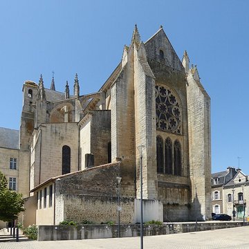 Ancienne abbaye, actuellement Caserne Canclaux