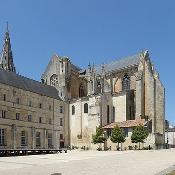 Ancienne abbaye, actuellement Caserne Canclaux