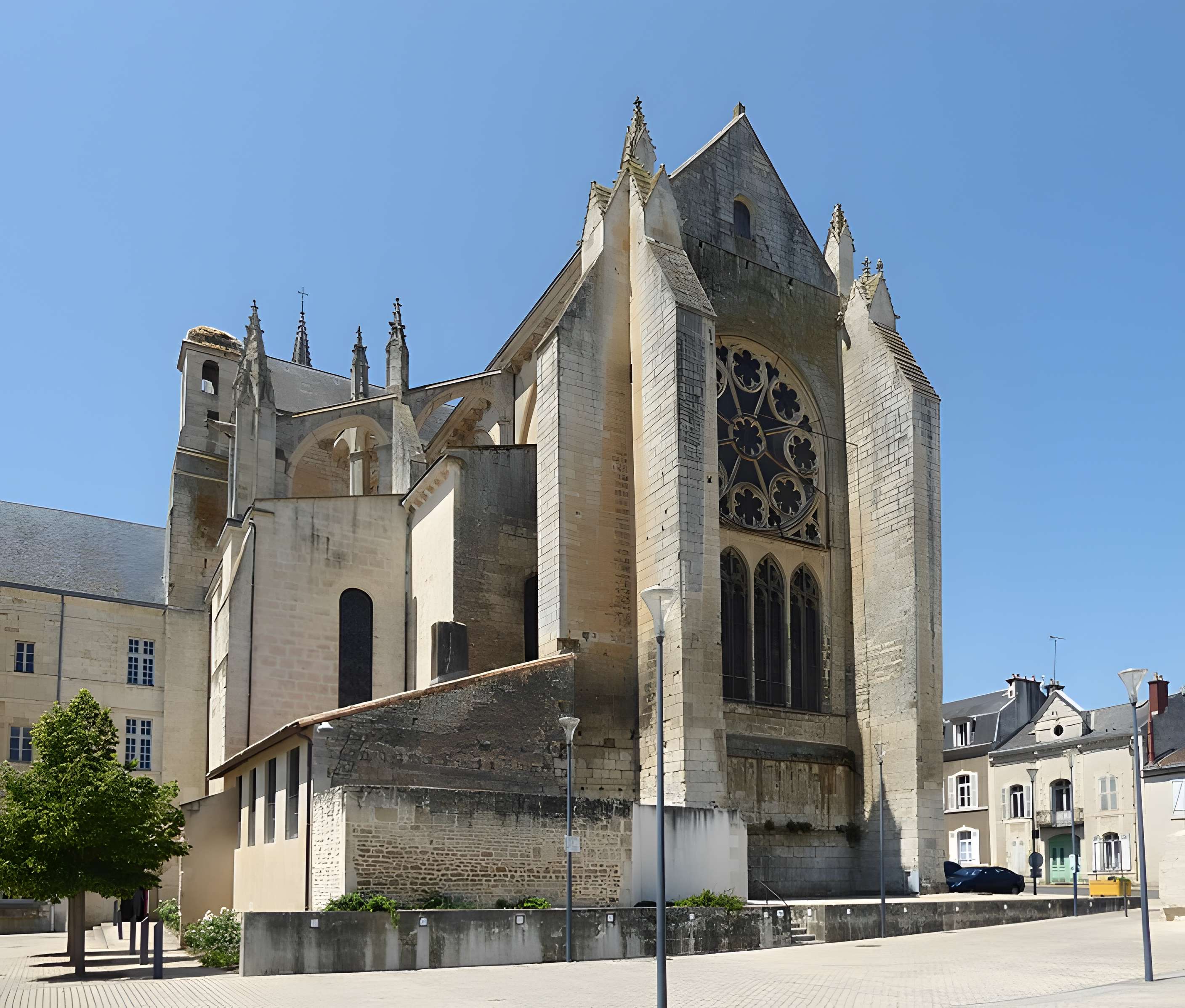 Ancienne abbaye, actuellement Caserne Canclaux