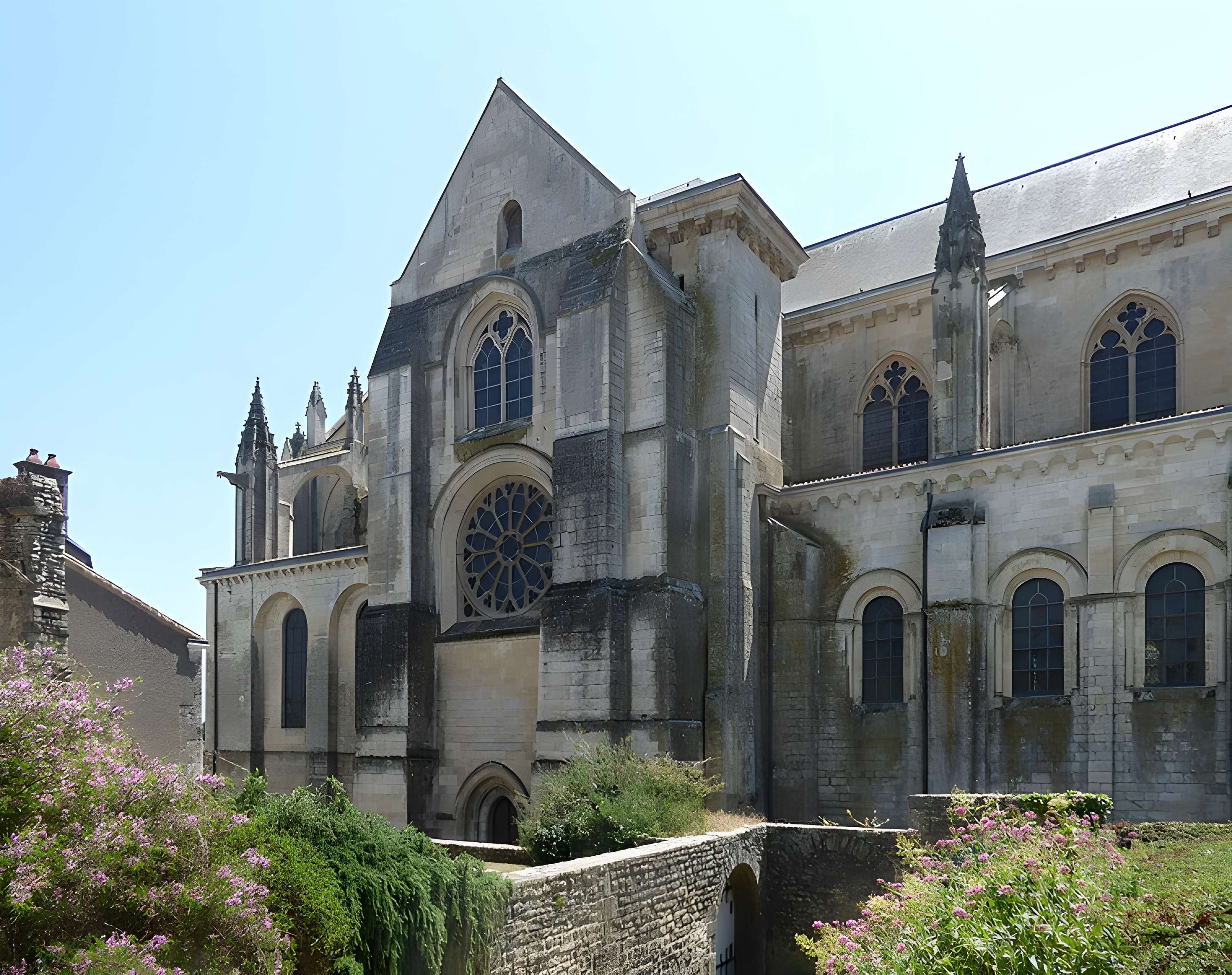 Ancienne abbaye, actuellement Caserne Canclaux