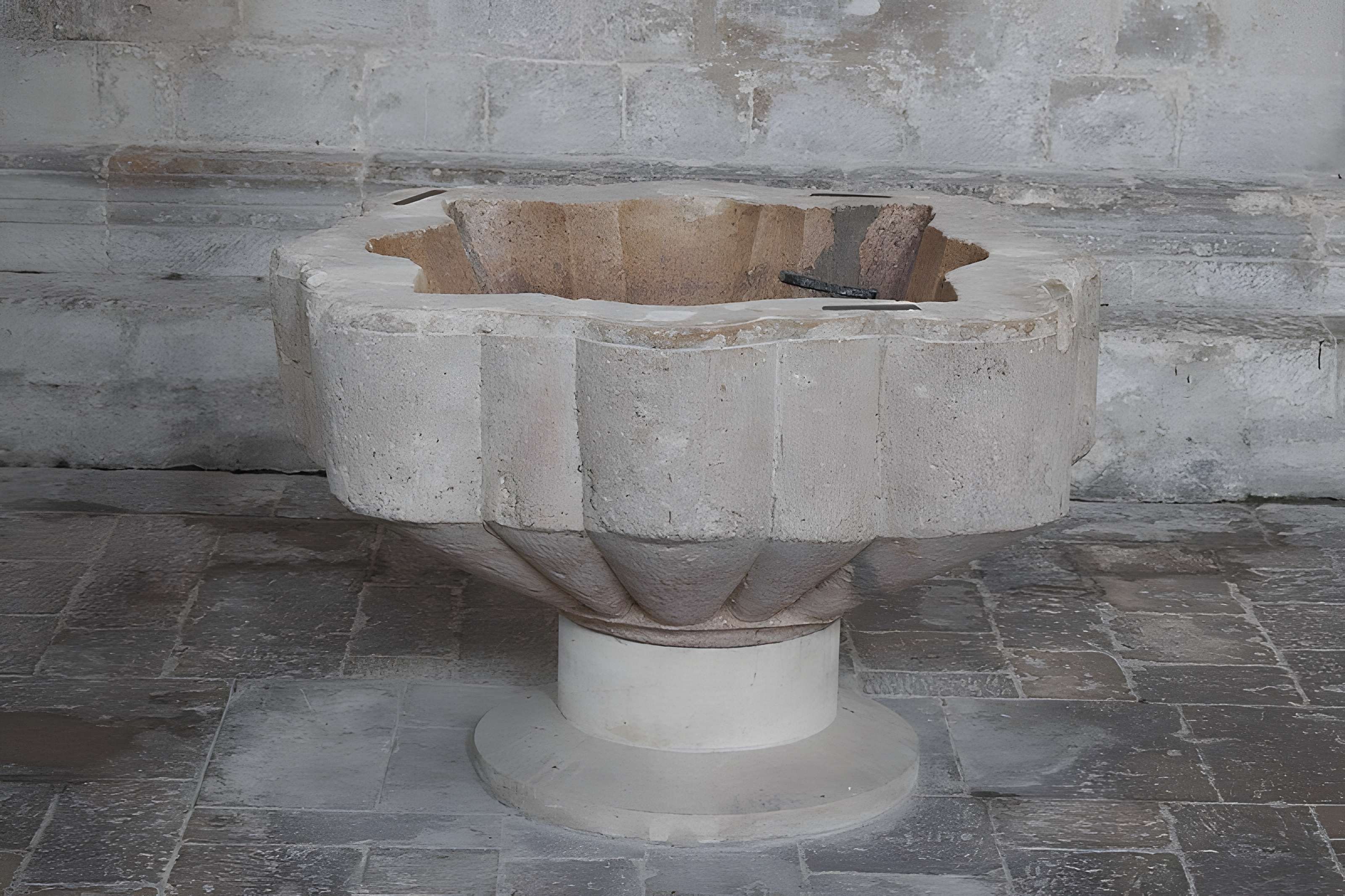 Ancienne abbaye, actuellement Caserne Canclaux