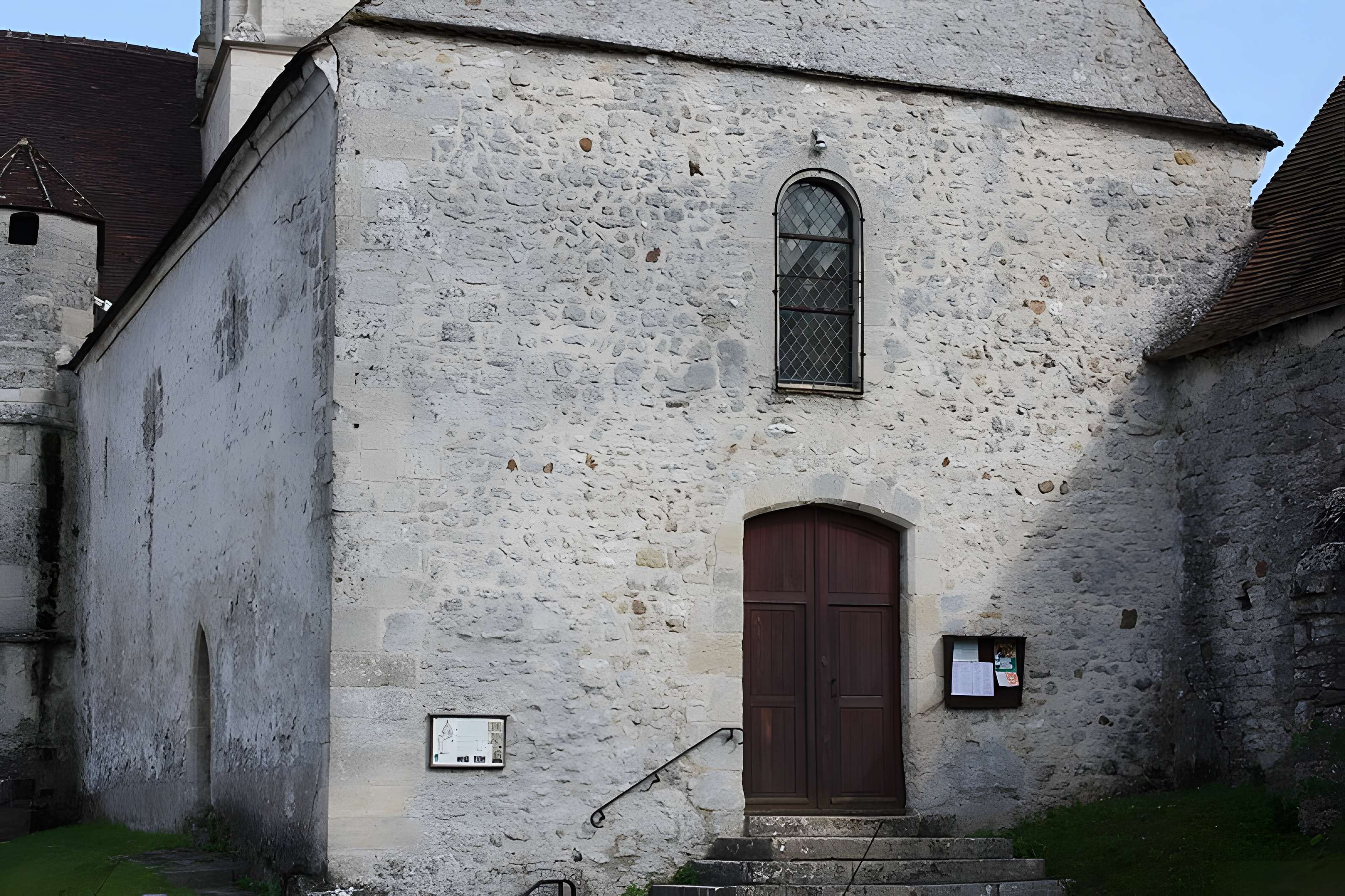Église Saint-Denis de Chérence et croix