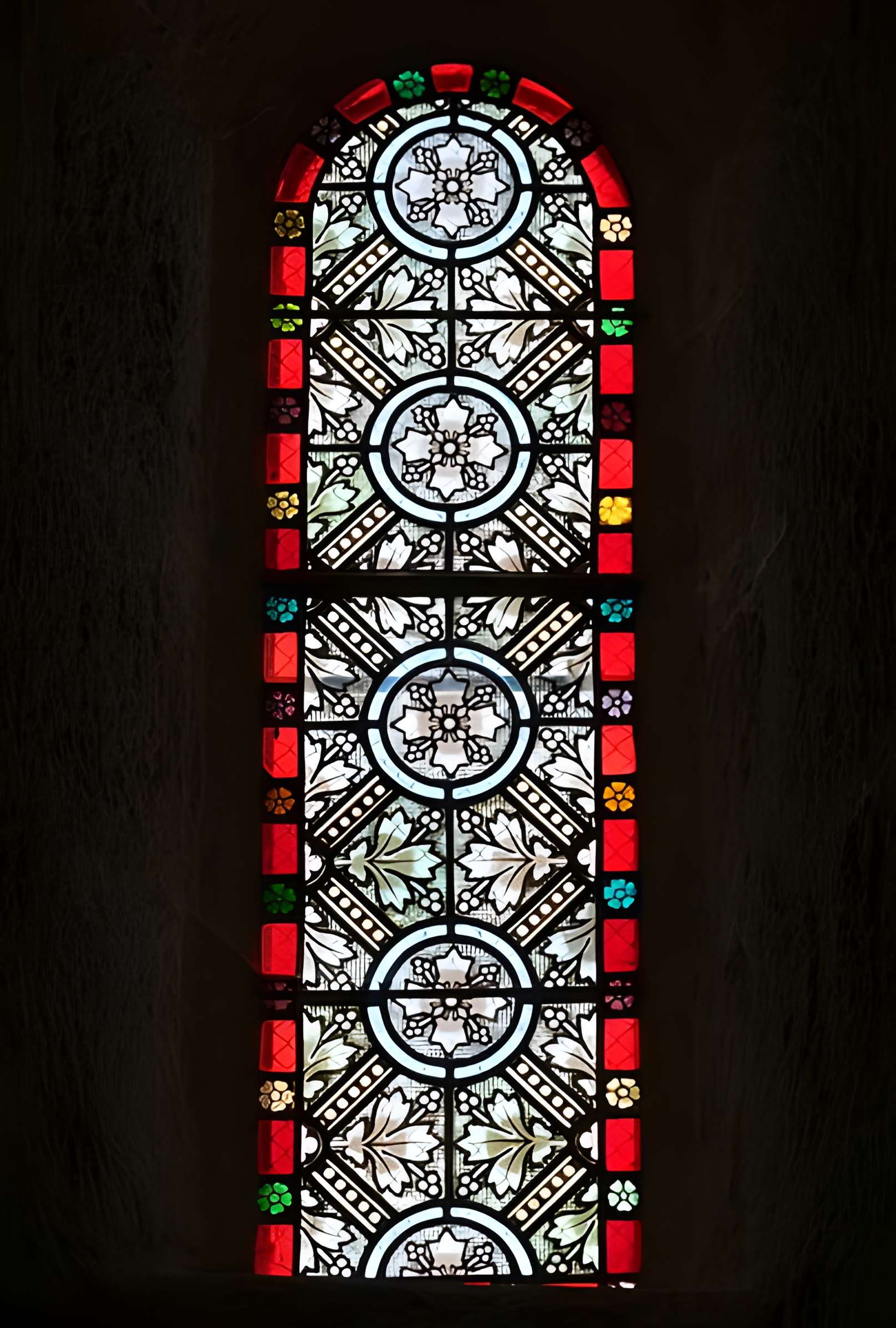 Église Saint-Denis de Saint-Denis-des-Murs et croix