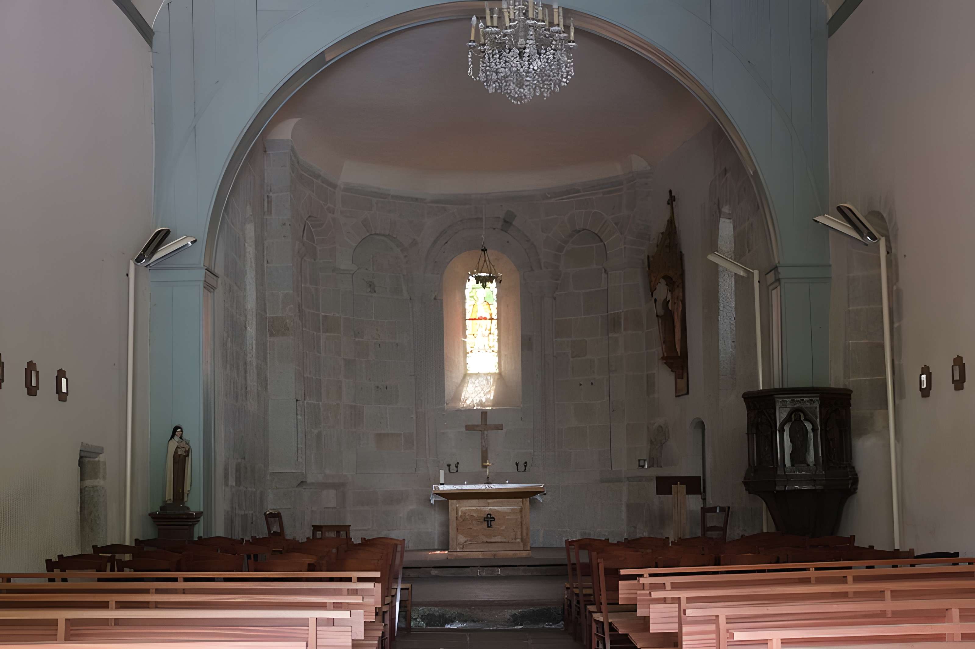 Église Saint-Denis de Saint-Denis-des-Murs et croix