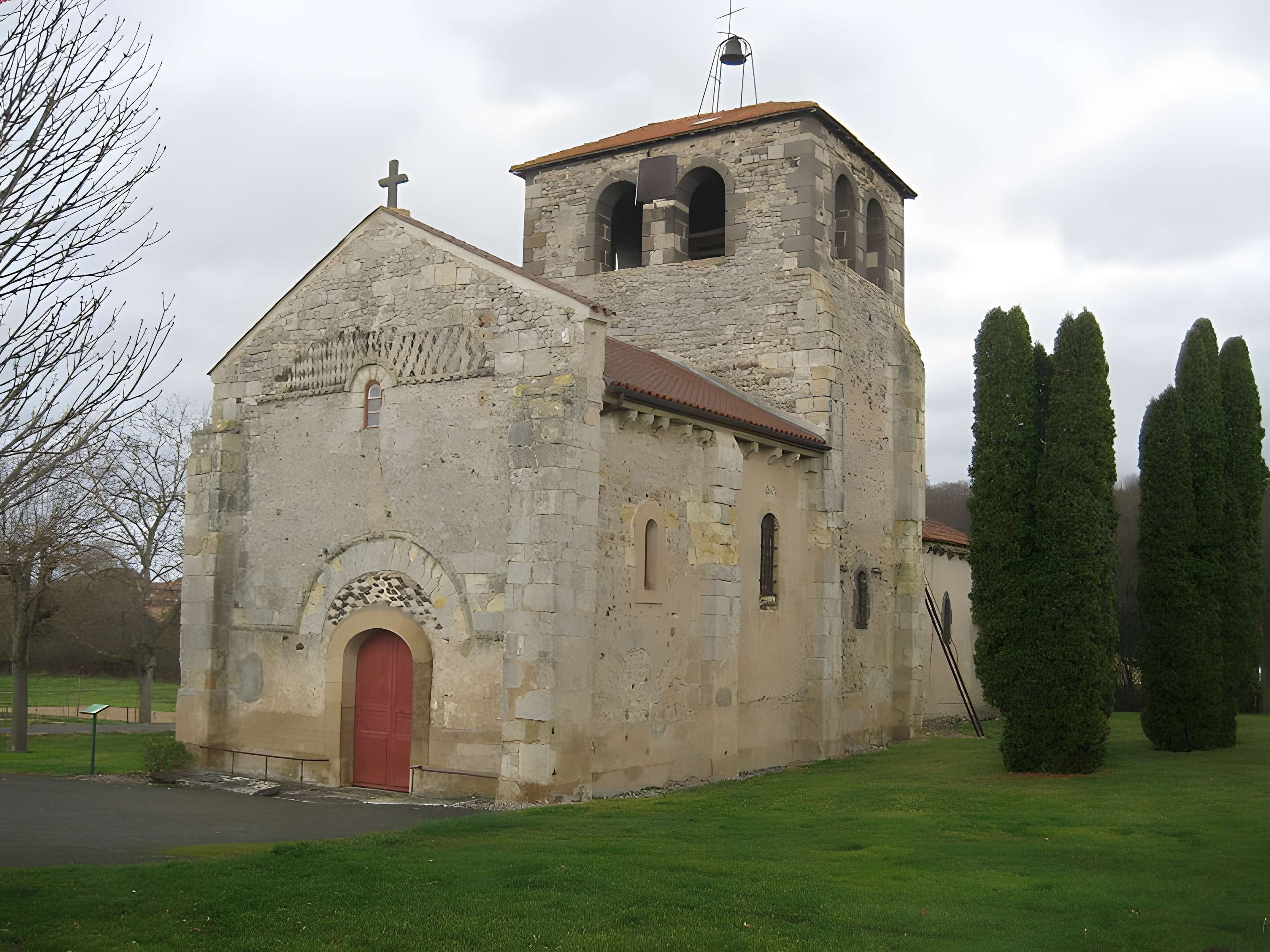 Église Saint-Domnin de Saint-Denis-Combarnazat 