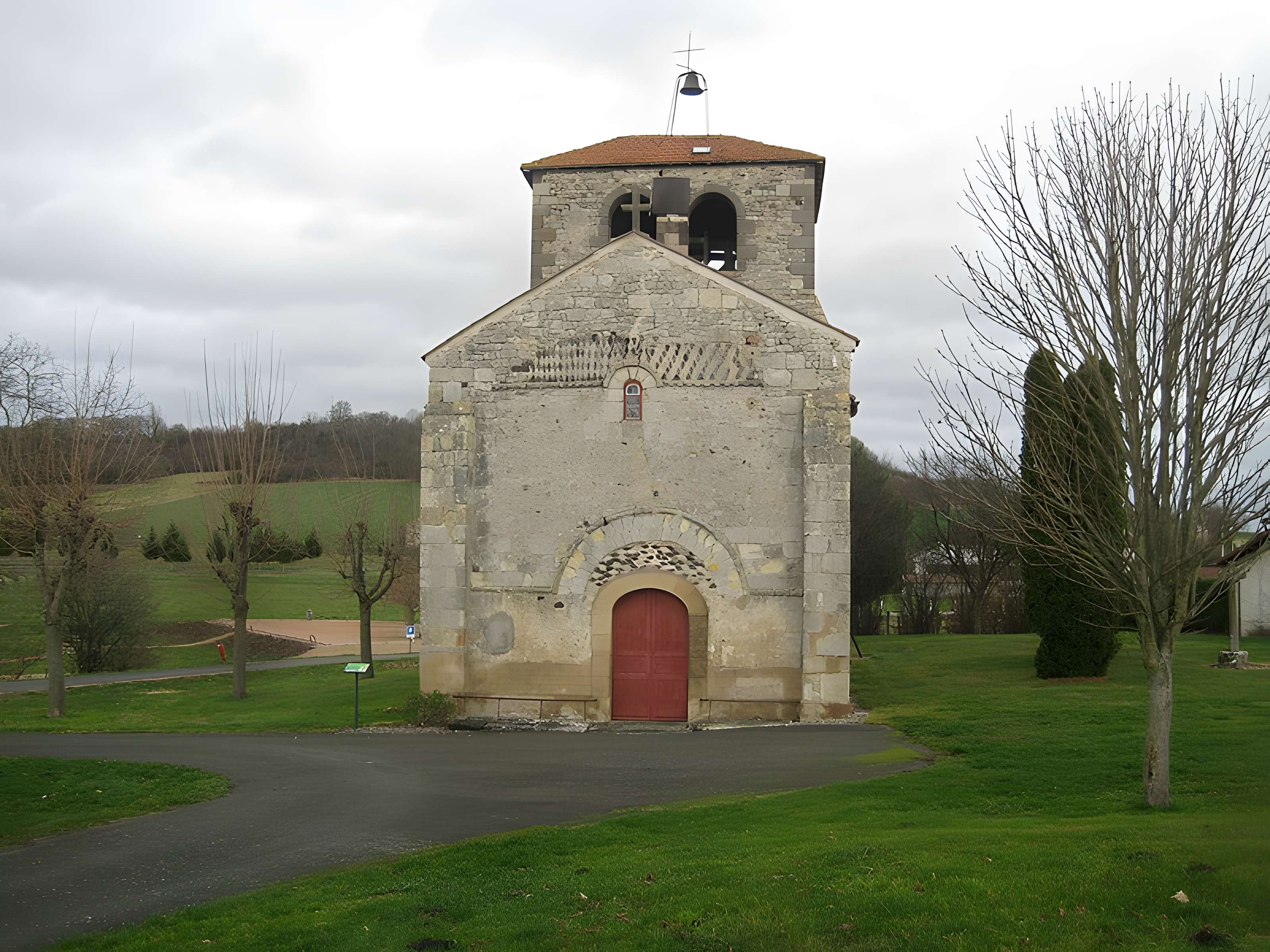 Église Saint-Domnin de Saint-Denis-Combarnazat