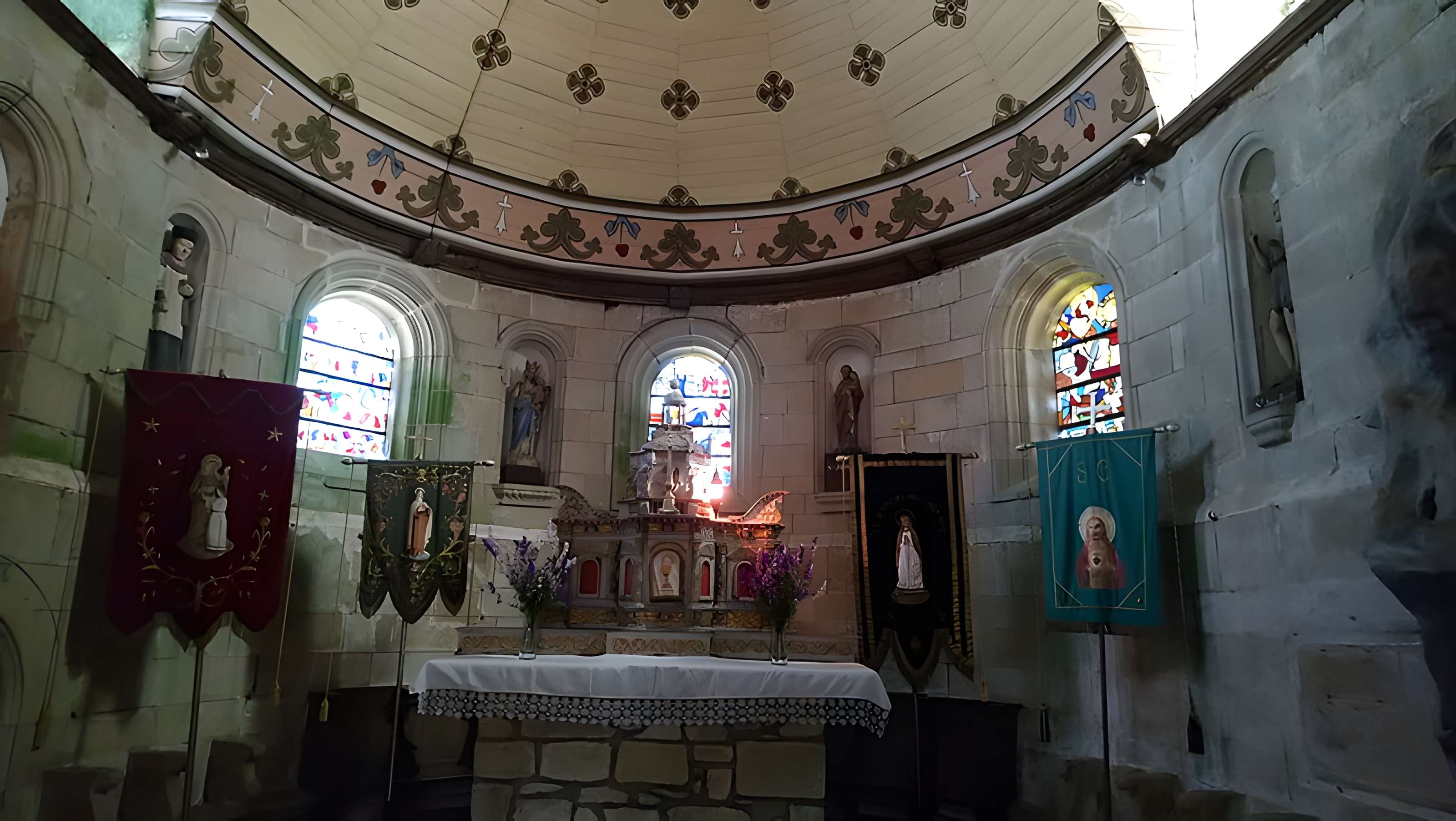 Eglise Saint-Jean-Baptiste, dite aussi Sainte-Anne