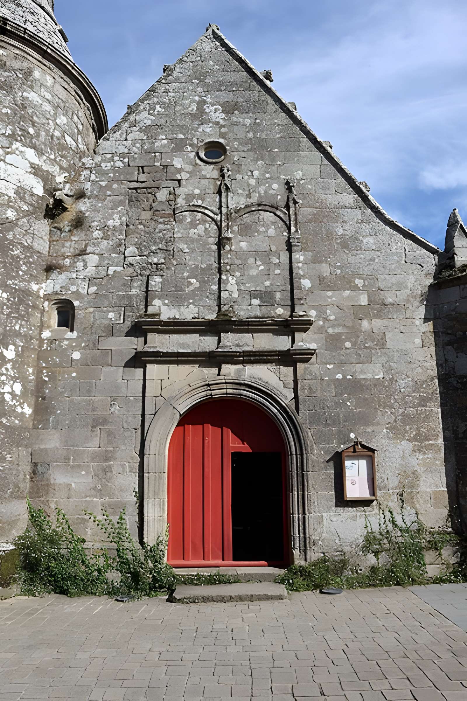 Eglise Saint-Jean-Baptiste, dite aussi Sainte-Anne