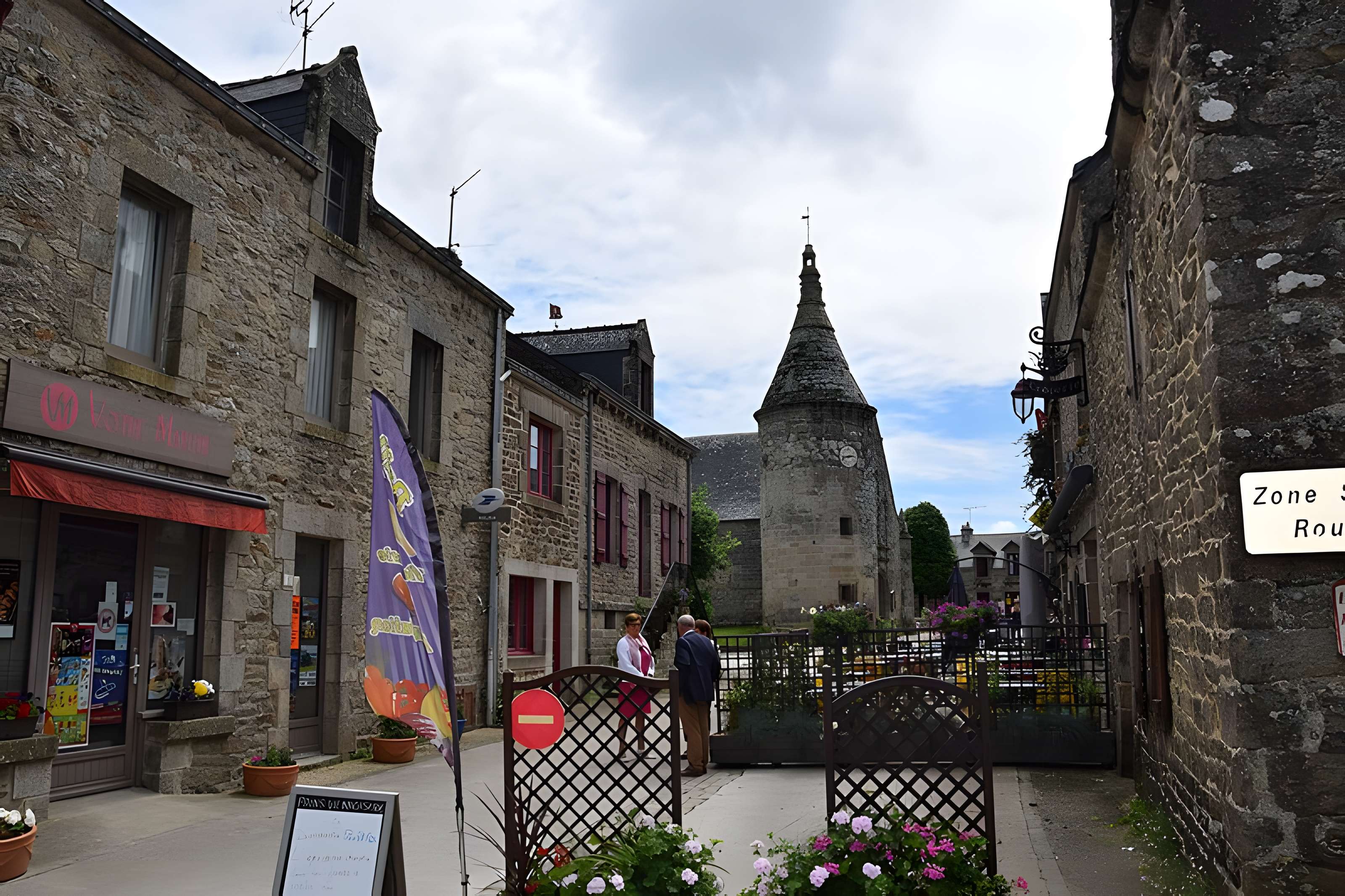 Eglise Saint-Jean-Baptiste, dite aussi Sainte-Anne