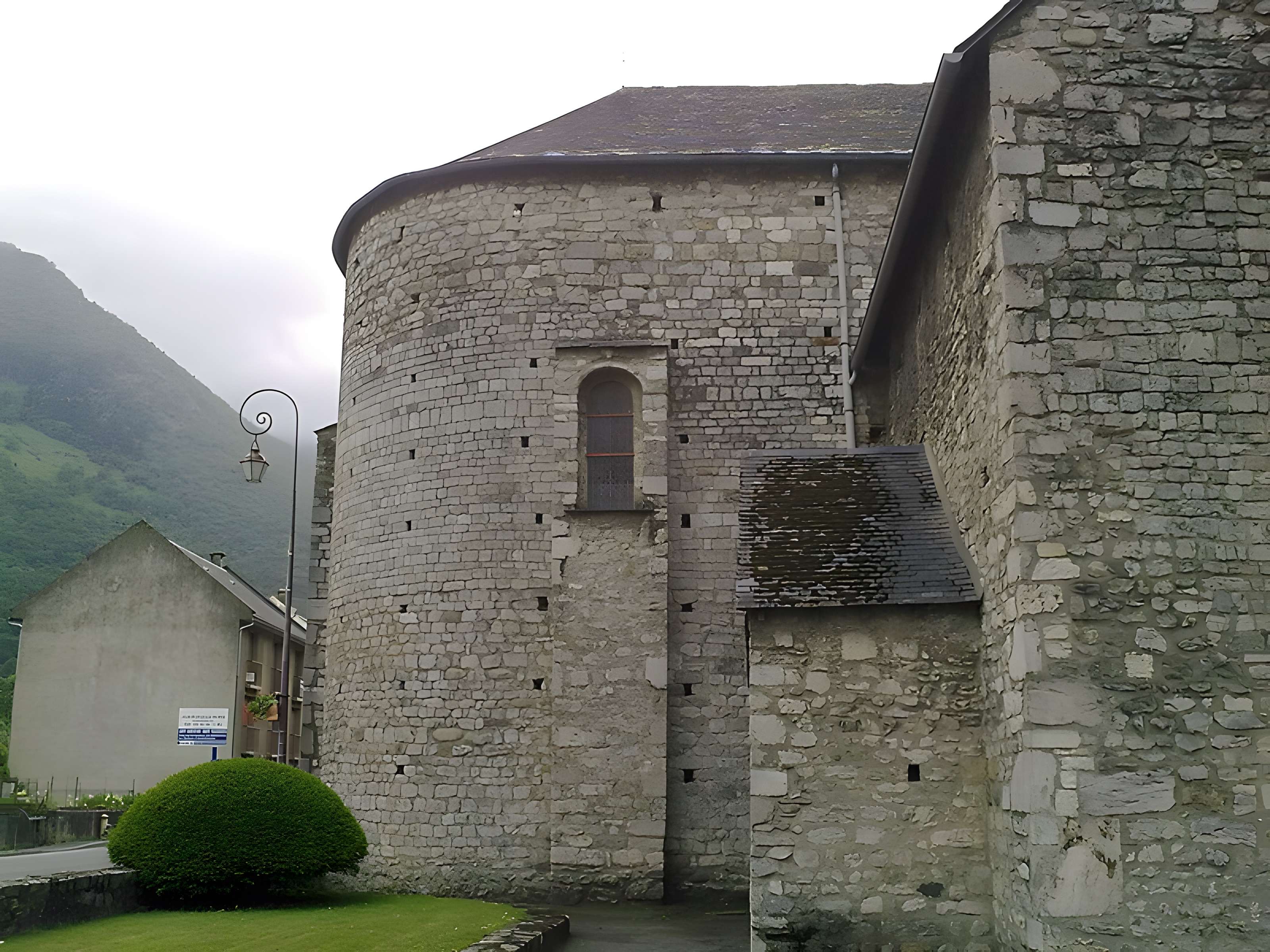 Église Saint-Ebons de Sarrancolin