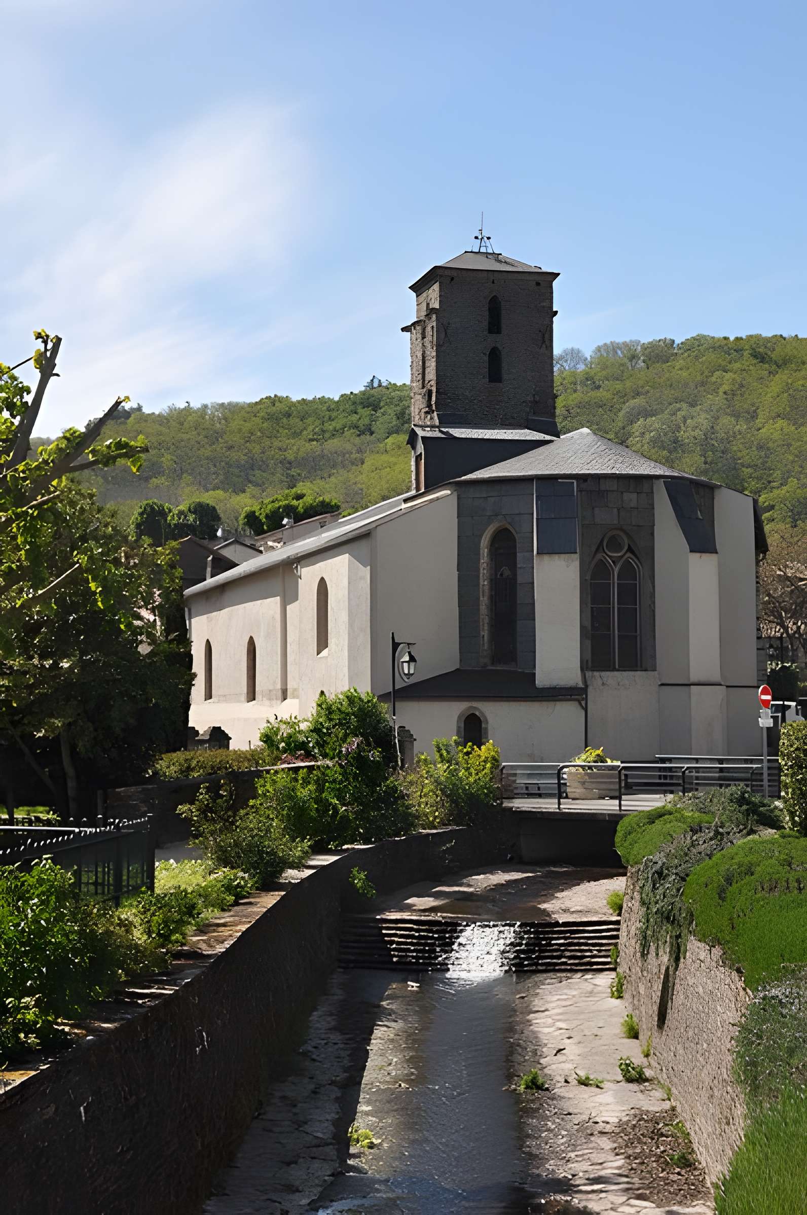Église Sainte-Cécile de Cuxac-Cabardès