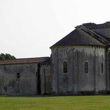 Prieuré ou Abbaye de Trizay en Charente-Maritime