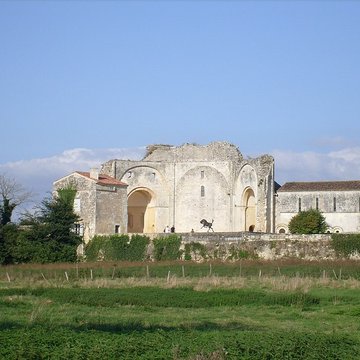 Prieuré ou Abbaye de Trizay en Charente-Maritime