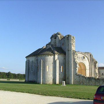 Prieuré ou Abbaye de Trizay en Charente-Maritime
