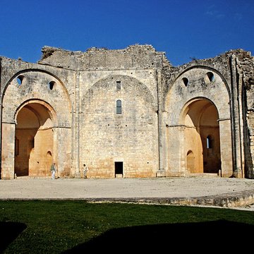 Prieuré ou Abbaye de Trizay en Charente-Maritime