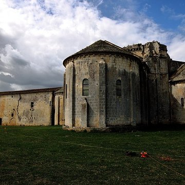 Prieuré ou Abbaye de Trizay en Charente-Maritime