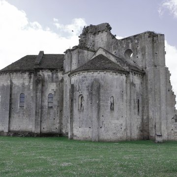 Prieuré ou Abbaye de Trizay en Charente-Maritime
