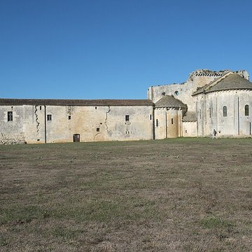 Prieuré ou Abbaye de Trizay en Charente-Maritime