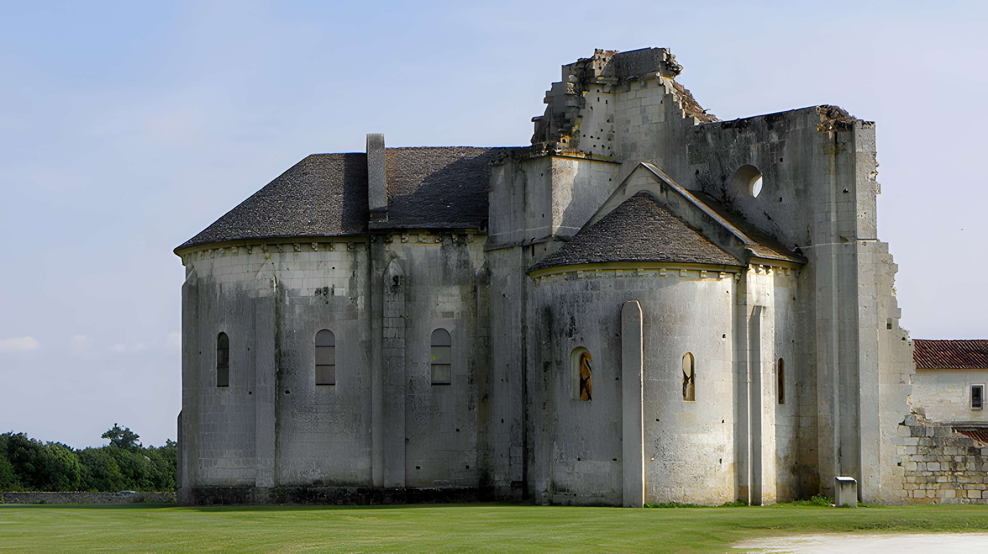 Prieuré ou Abbaye de Trizay en Charente-Maritime