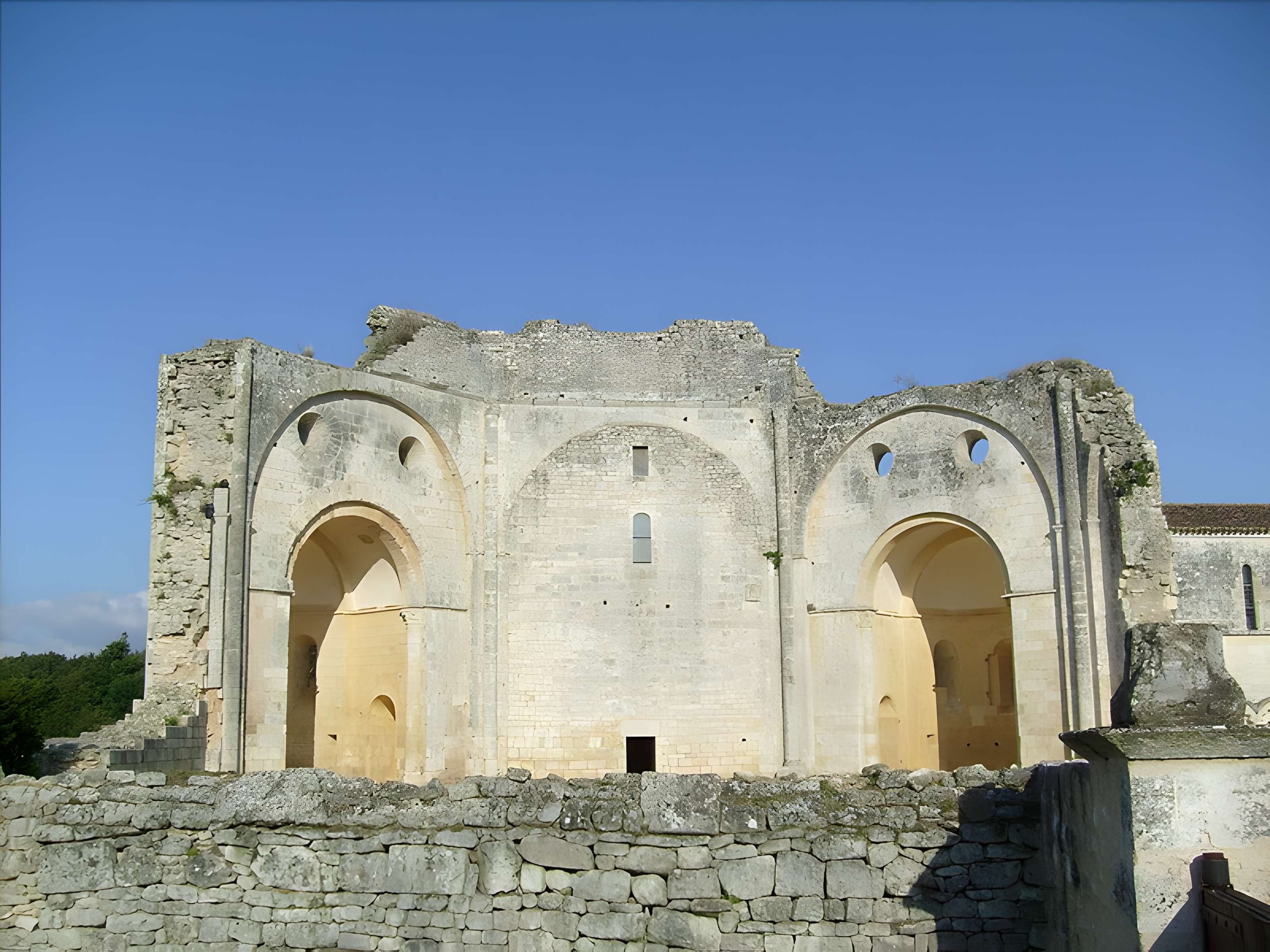 Prieuré ou Abbaye de Trizay en Charente-Maritime