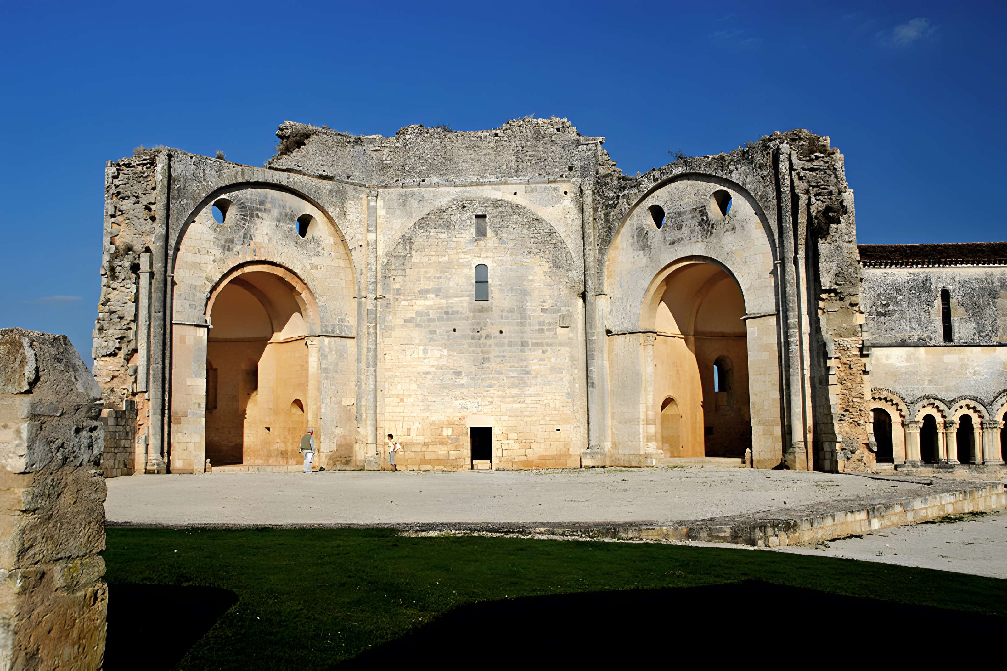 Prieuré ou Abbaye de Trizay en Charente-Maritime