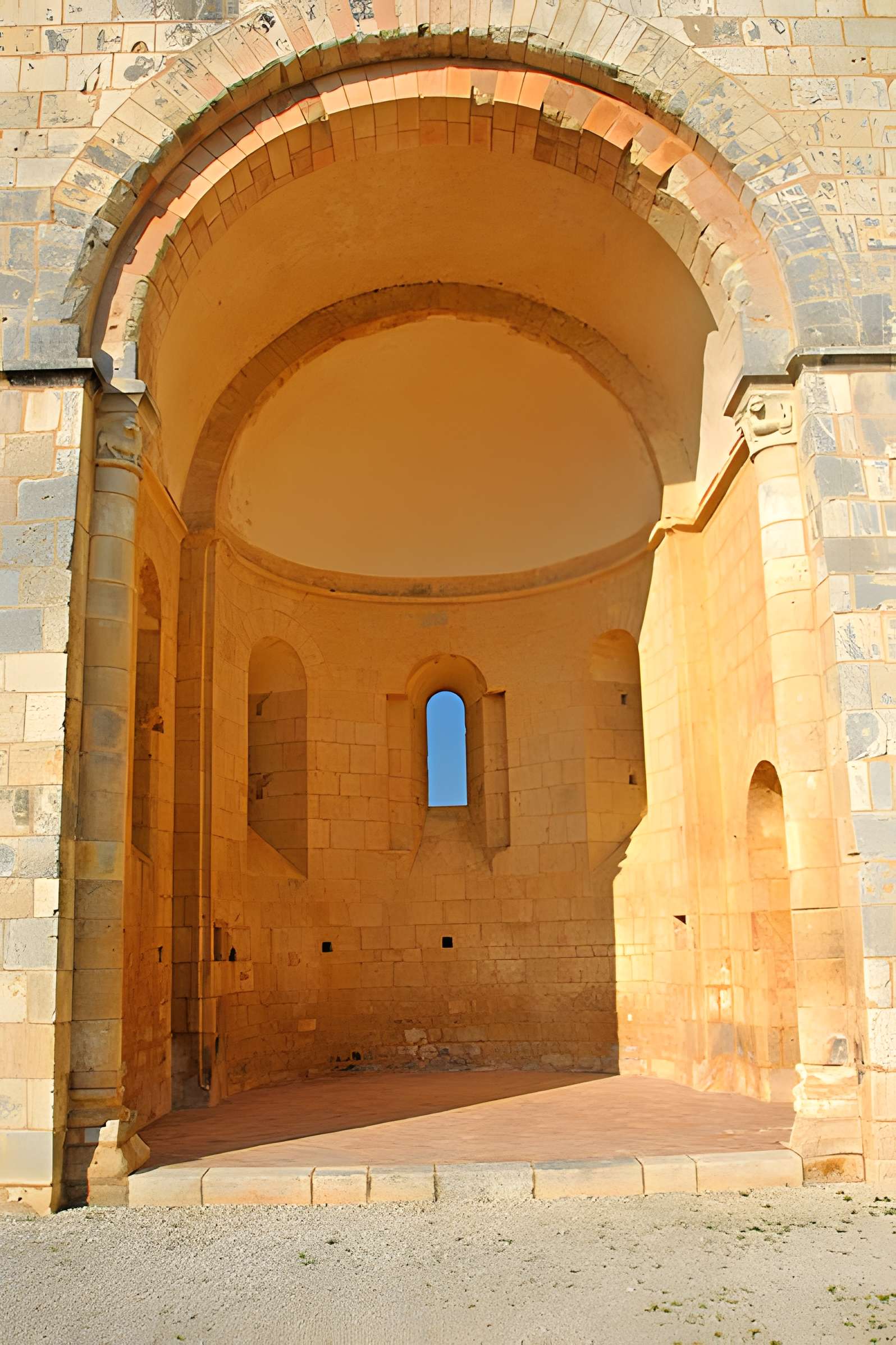 Prieuré ou Abbaye de Trizay en Charente-Maritime
