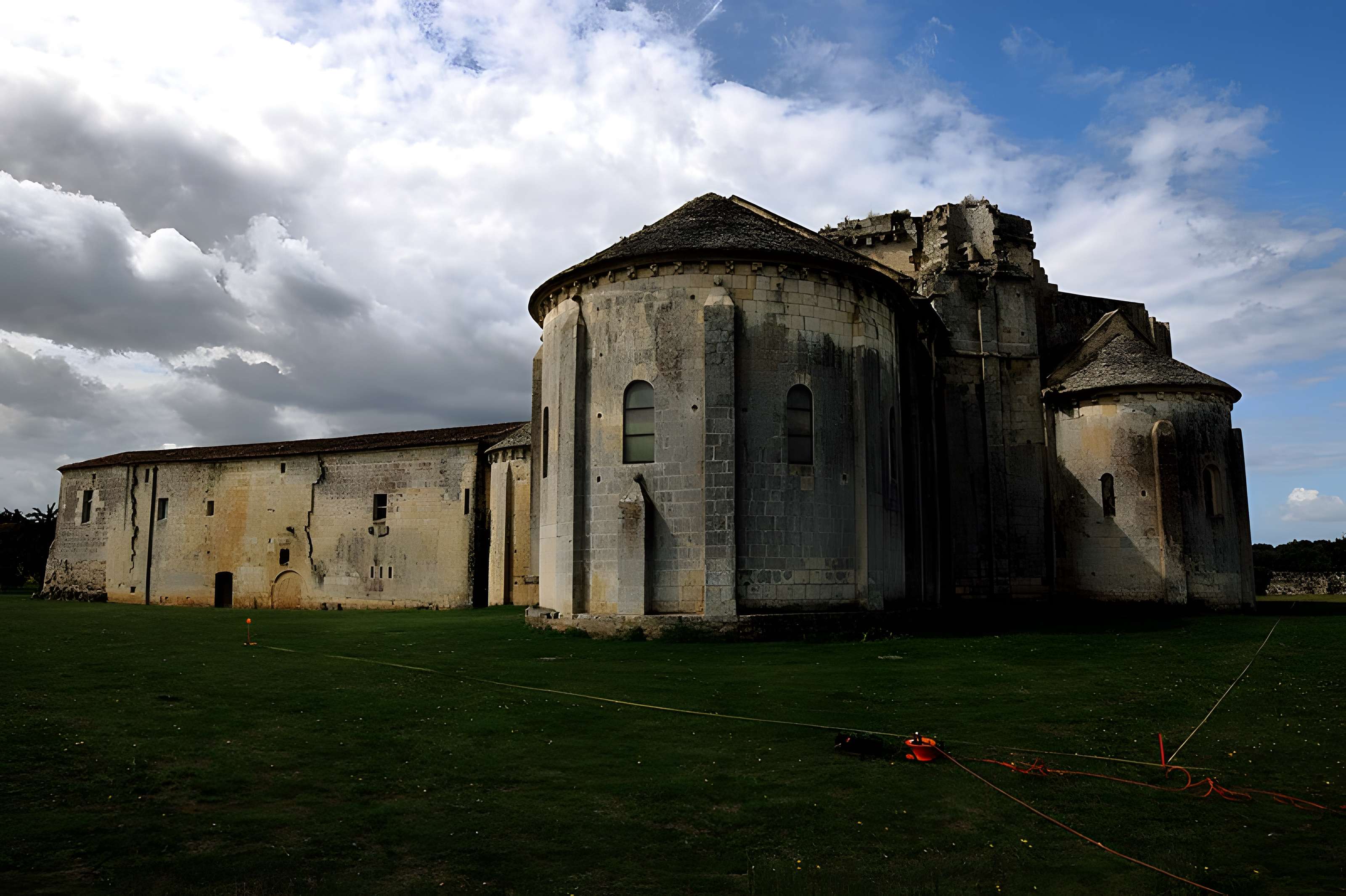 Prieuré ou Abbaye de Trizay en Charente-Maritime
