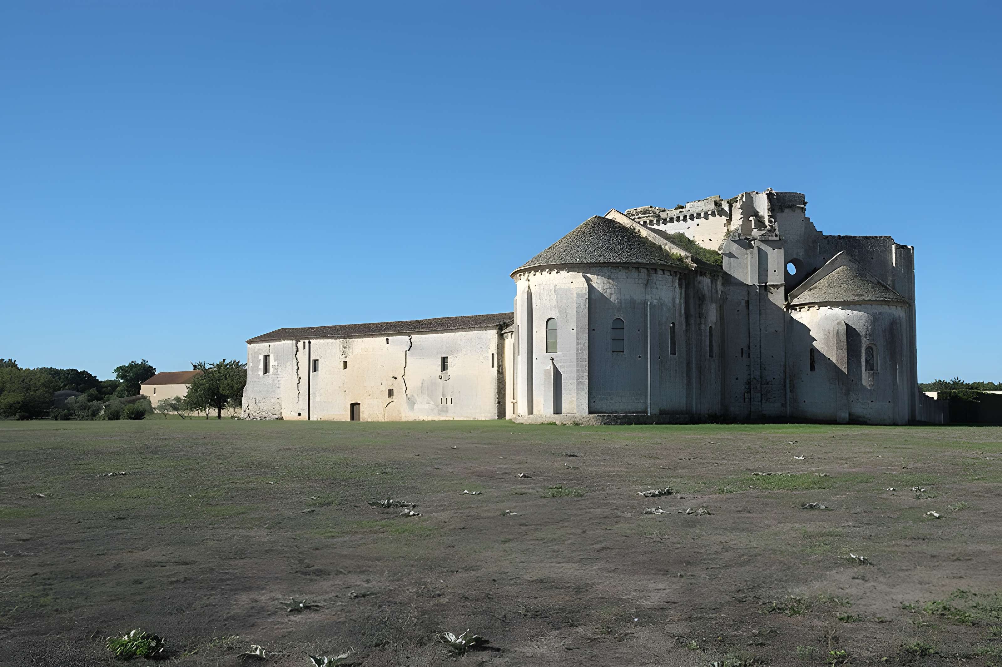Prieuré ou Abbaye de Trizay en Charente-Maritime