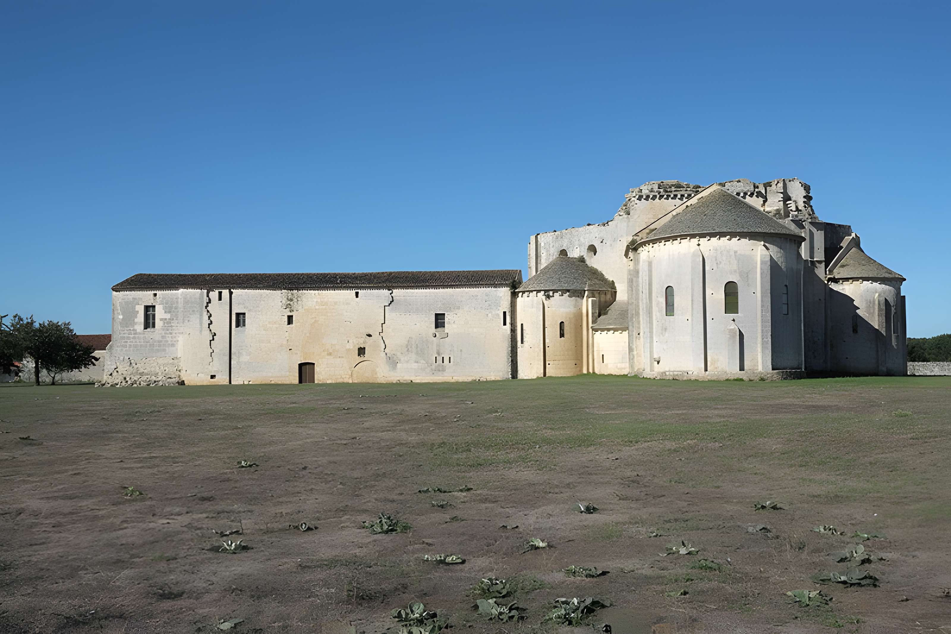 Prieuré ou Abbaye de Trizay en Charente-Maritime