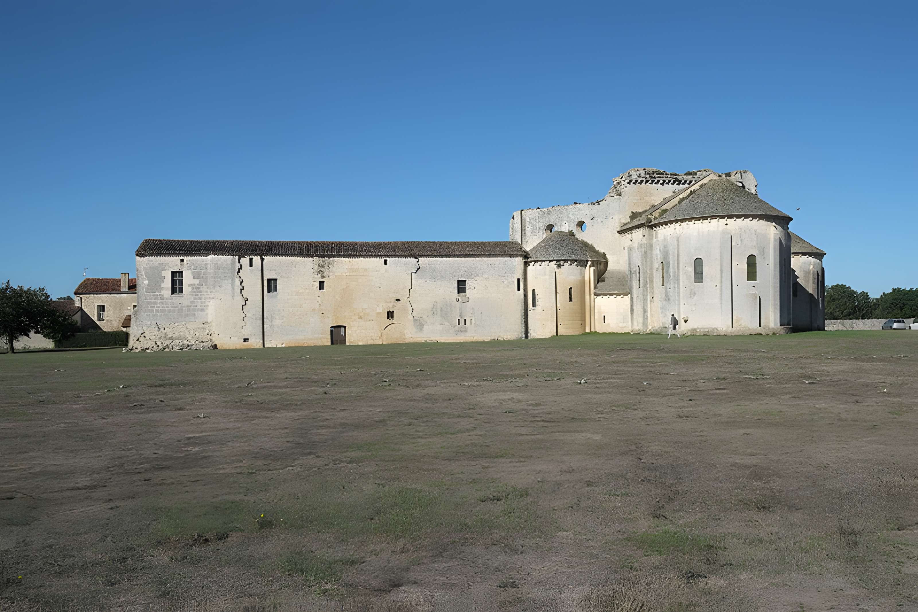 Prieuré ou Abbaye de Trizay en Charente-Maritime