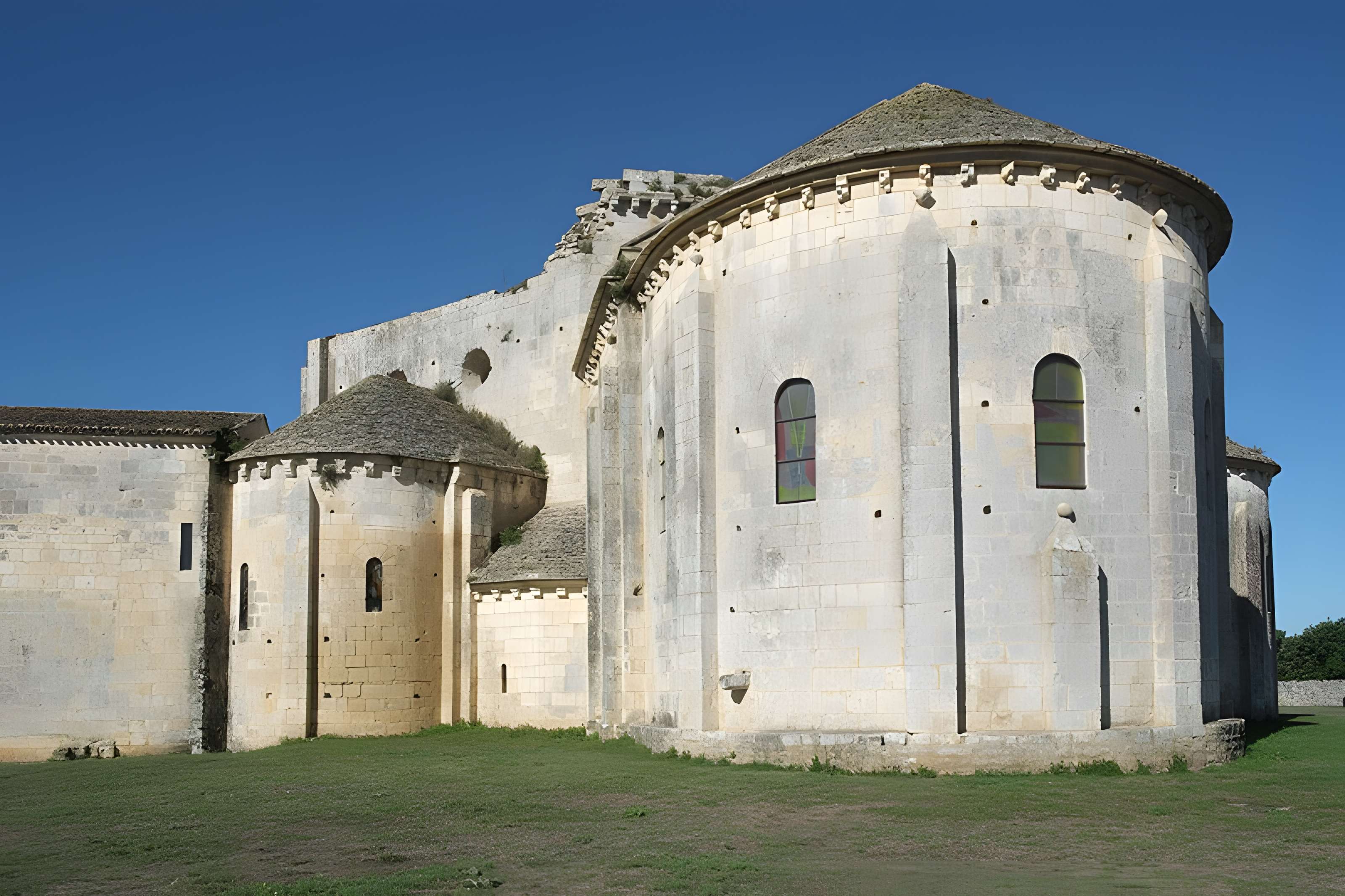 Prieuré ou Abbaye de Trizay en Charente-Maritime