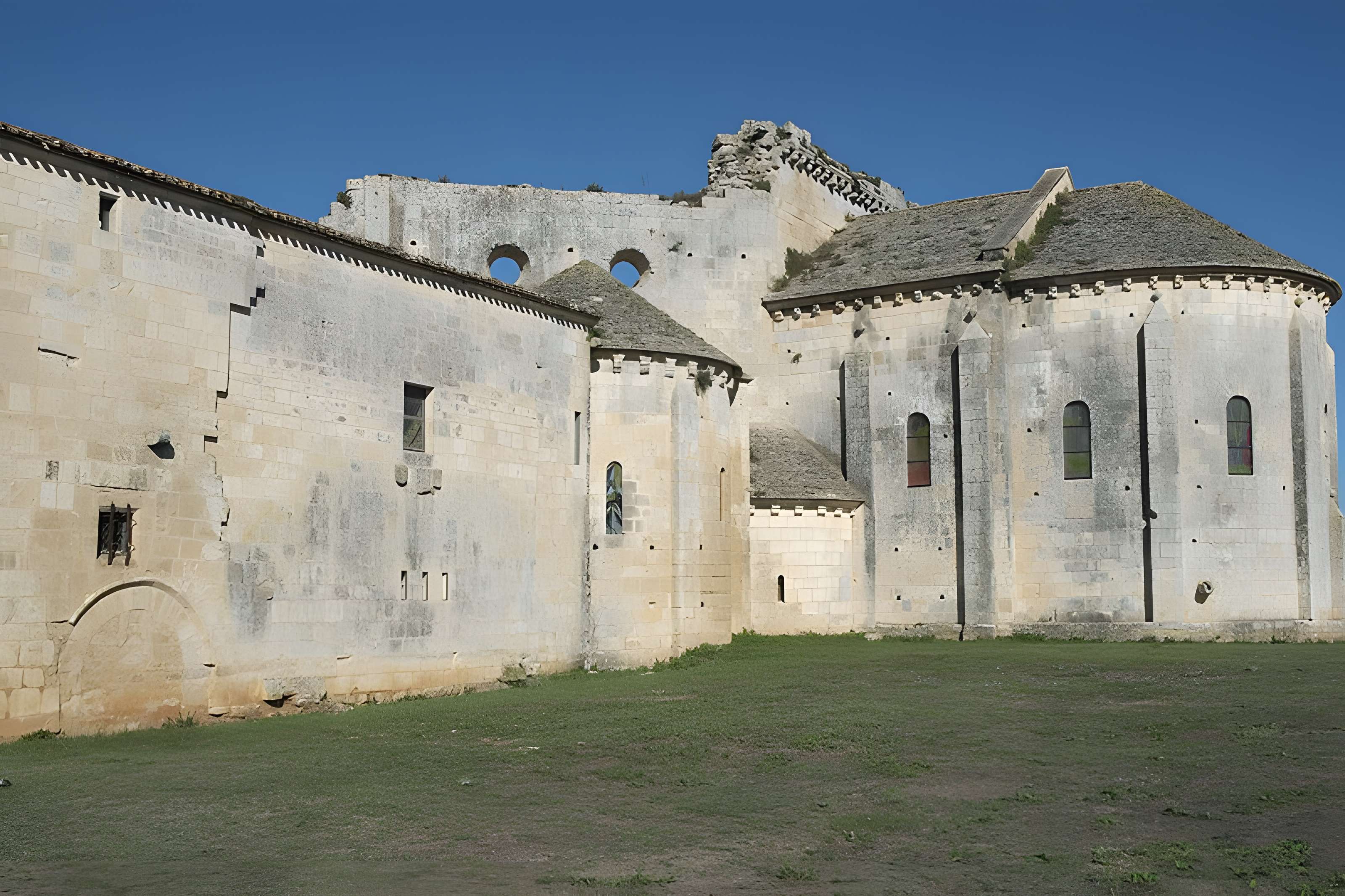 Prieuré ou Abbaye de Trizay en Charente-Maritime