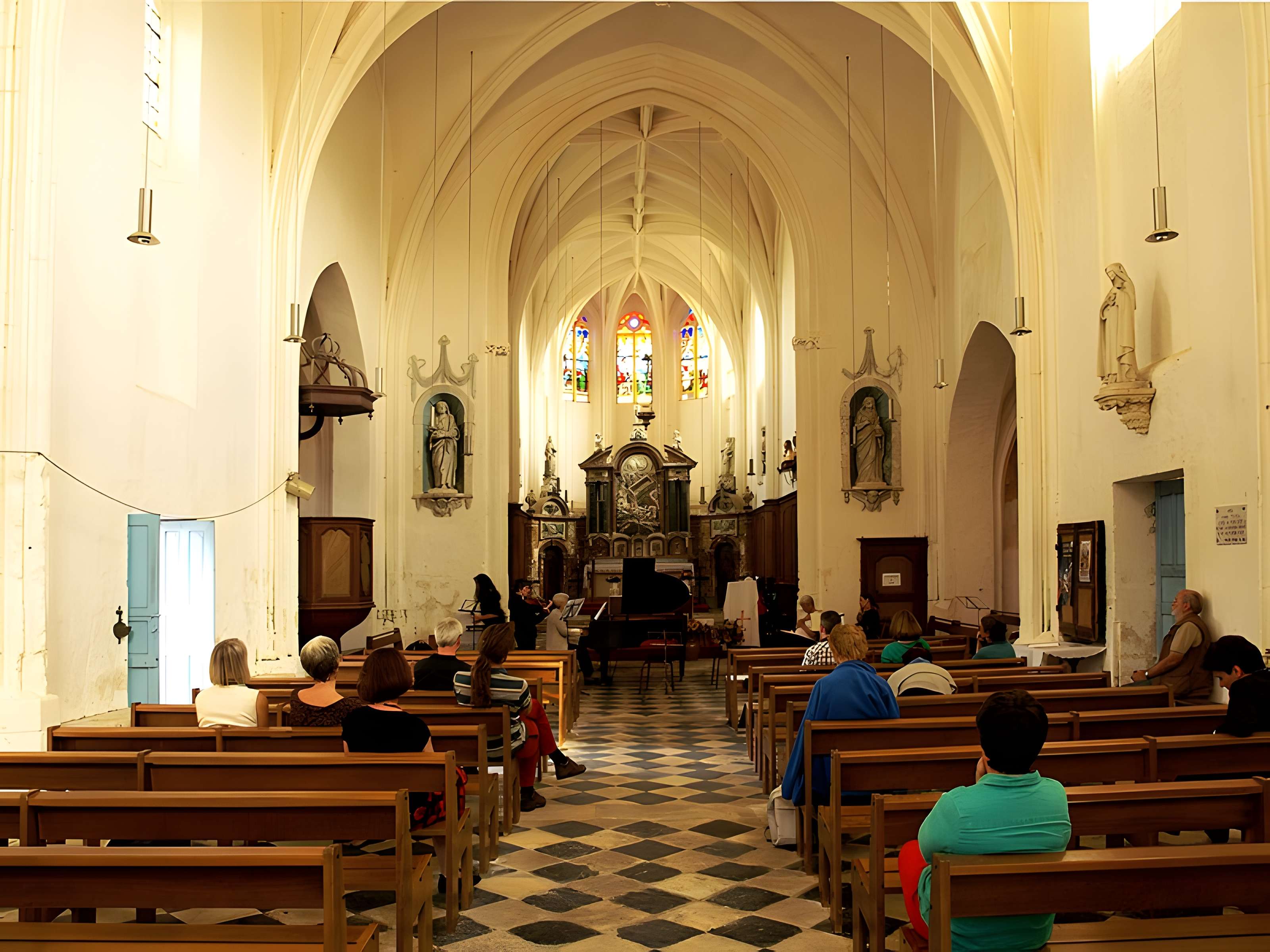Église Sainte-Colombe de Sainte-Colombe-sur-Loing