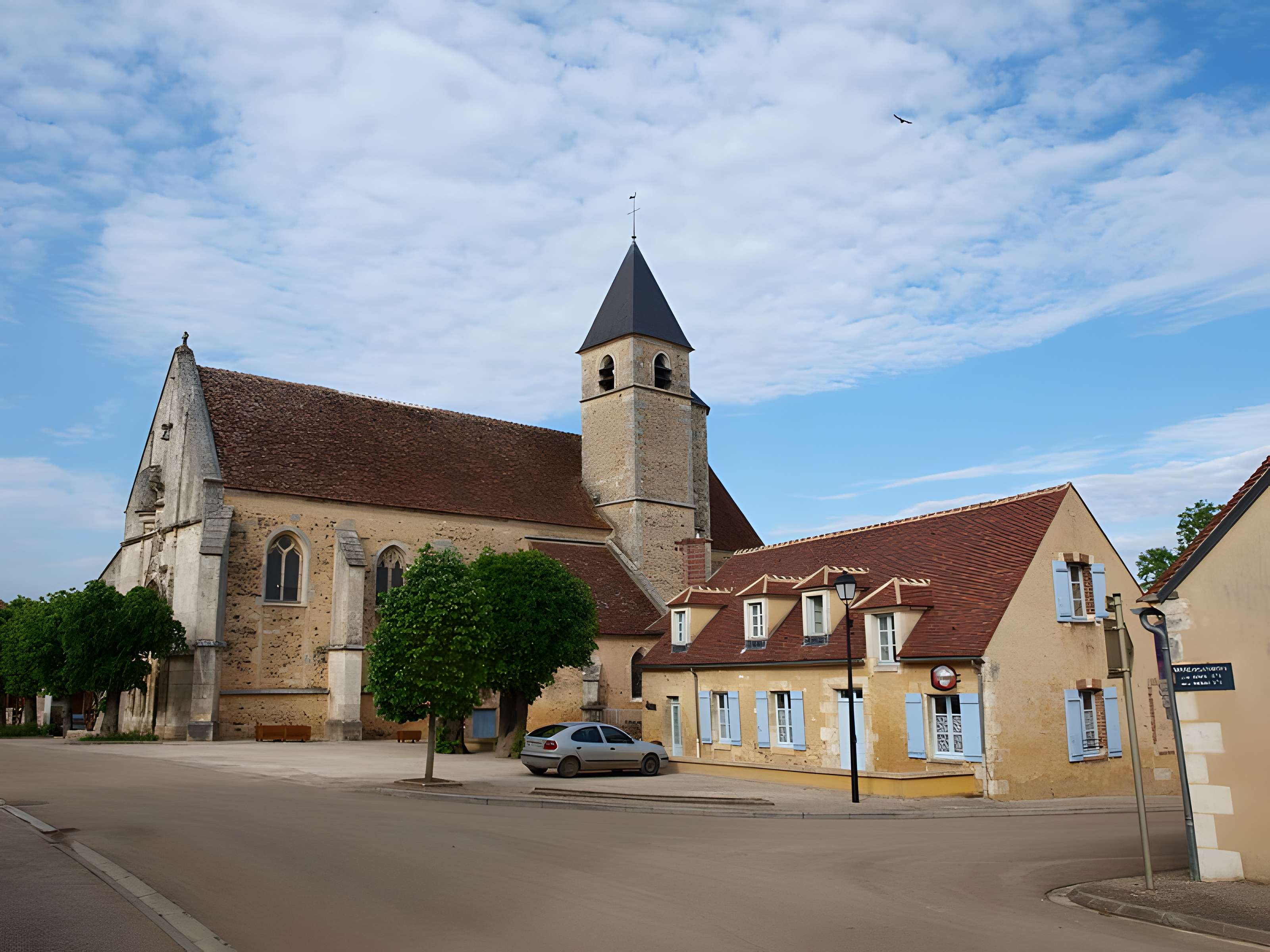 Église Sainte-Colombe de Sainte-Colombe-sur-Loing
