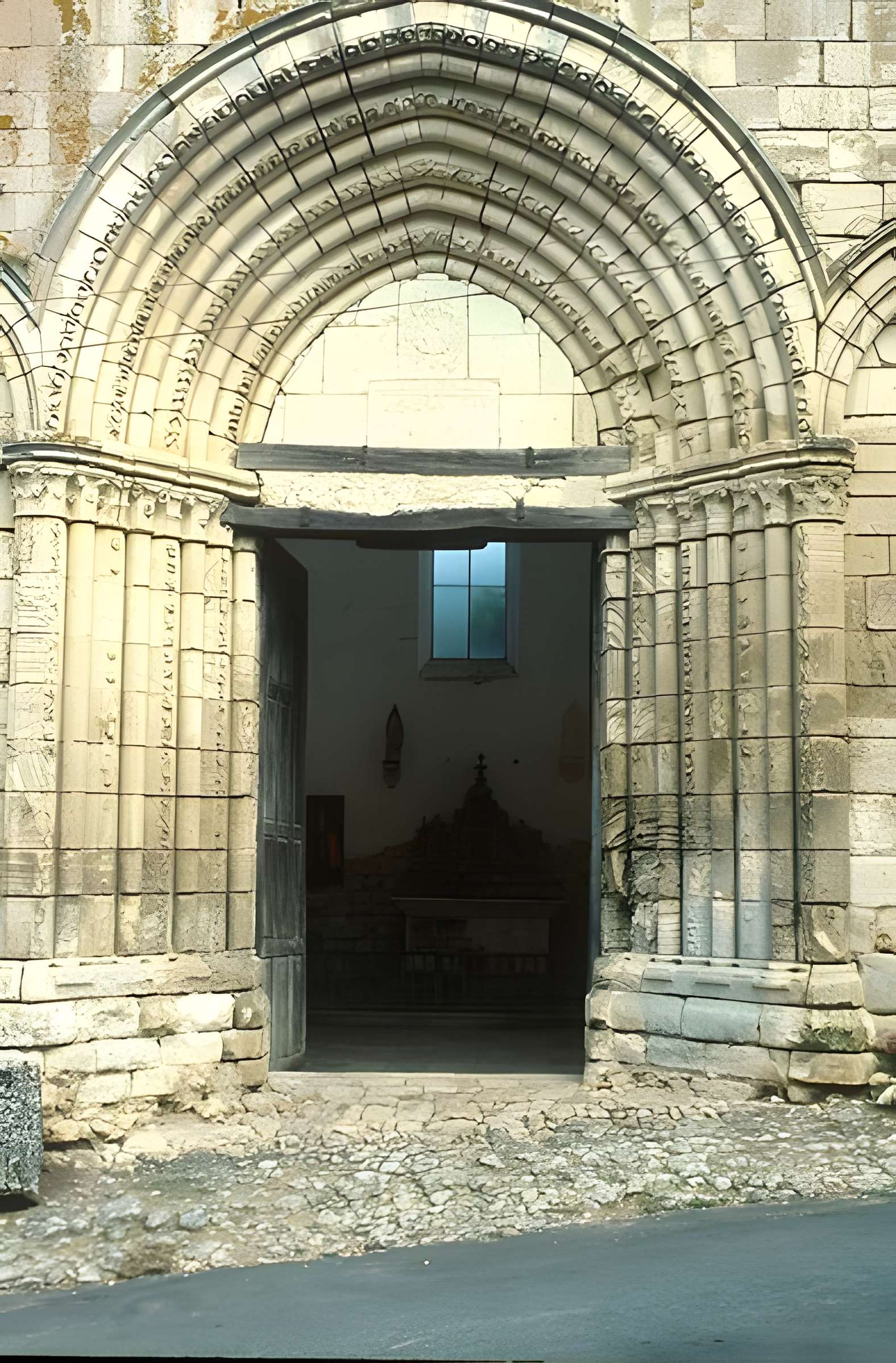 Église Sainte-Croix d'Angles-sur-l'Anglin
