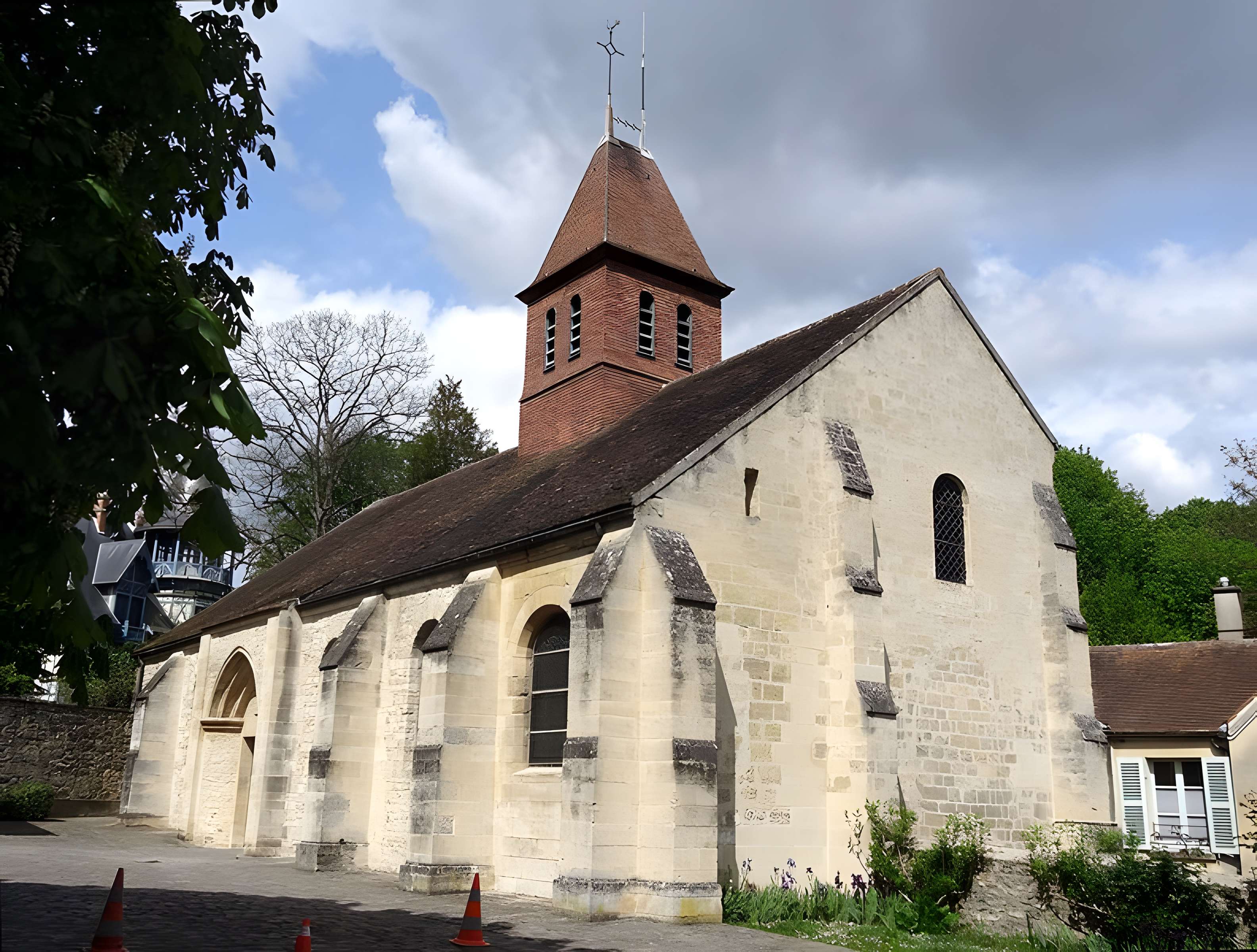 Église Sainte-Croix de Fourqueux 