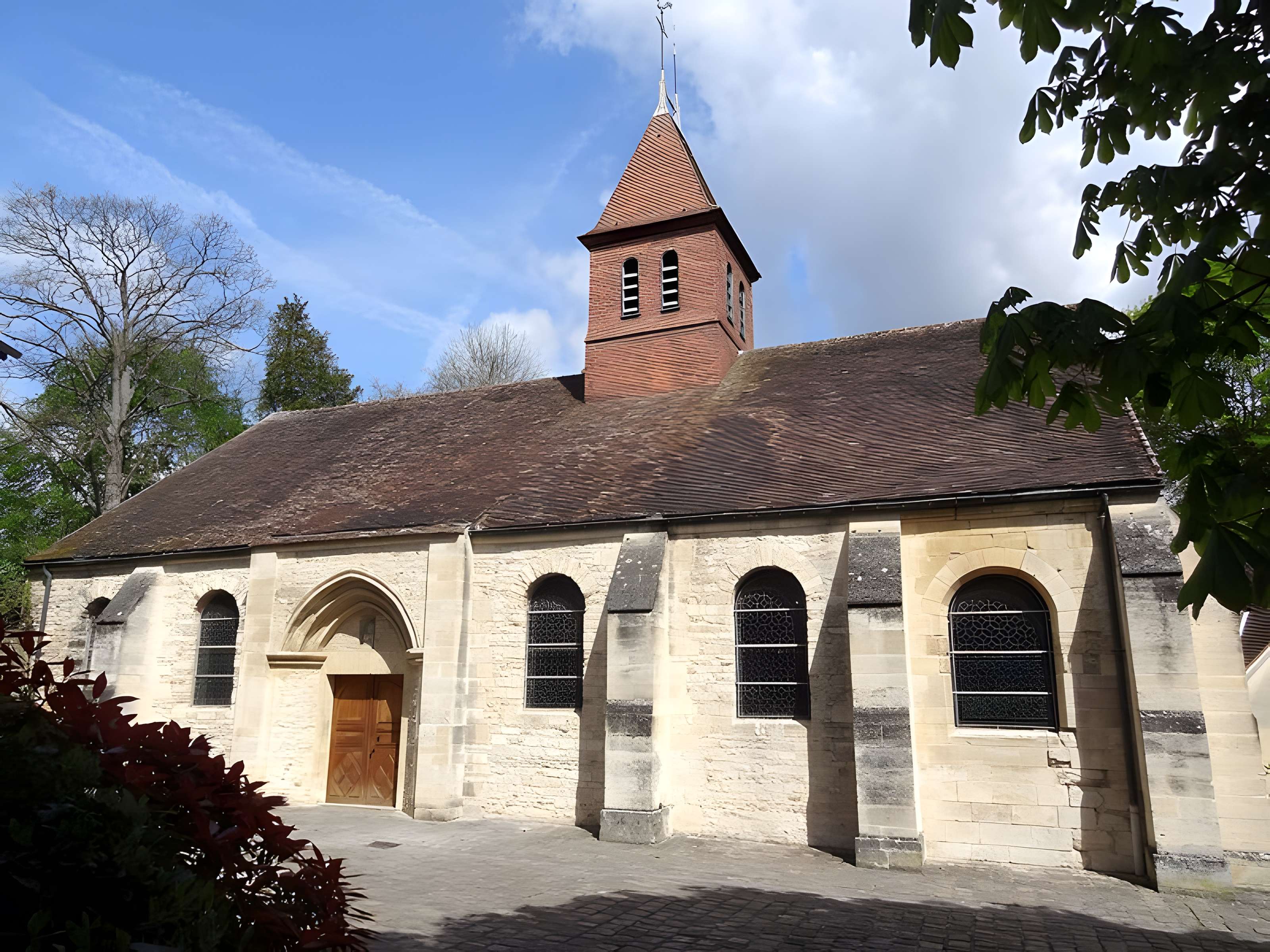 Église Sainte-Croix de Fourqueux