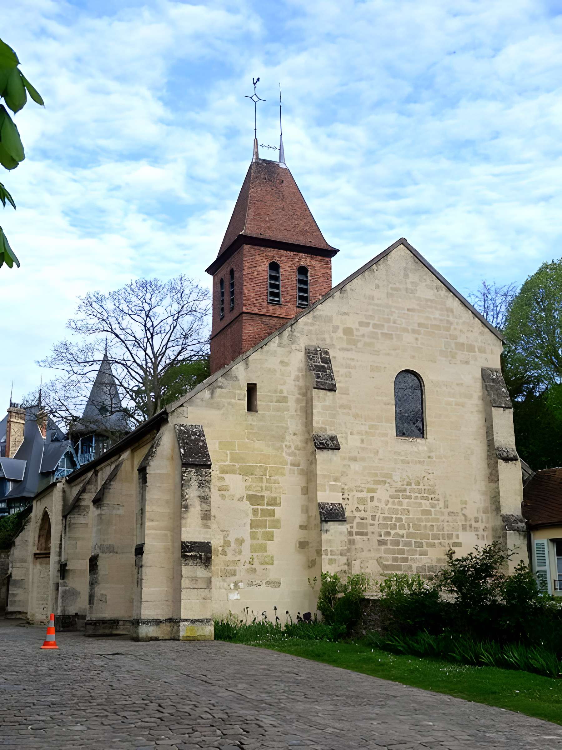 Église Sainte-Croix de Fourqueux