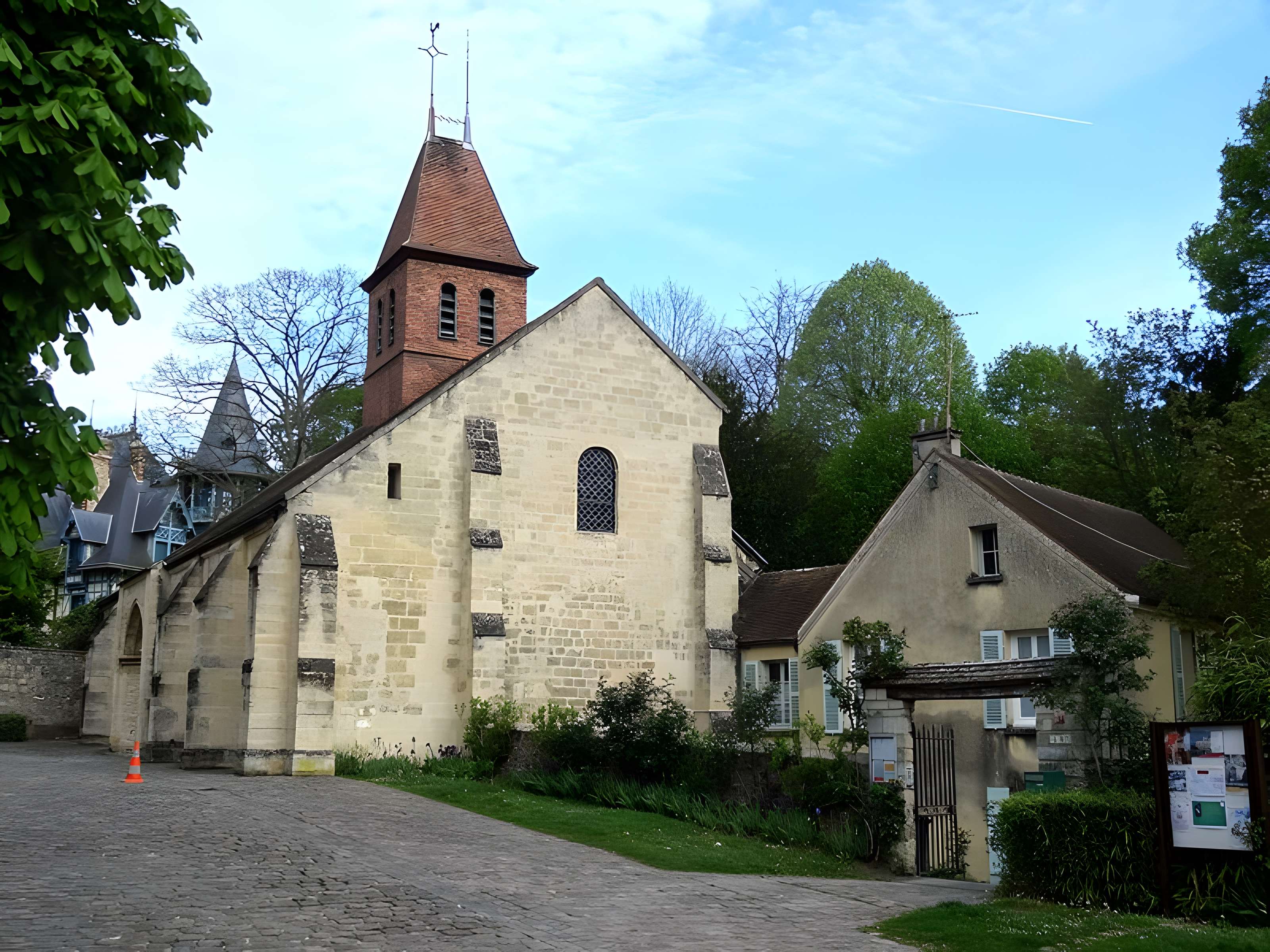 Église Sainte-Croix de Fourqueux