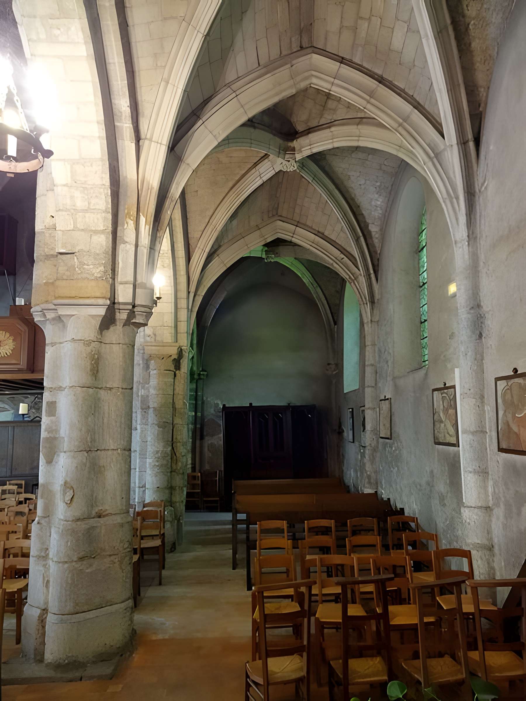 Église Sainte-Croix de Fourqueux