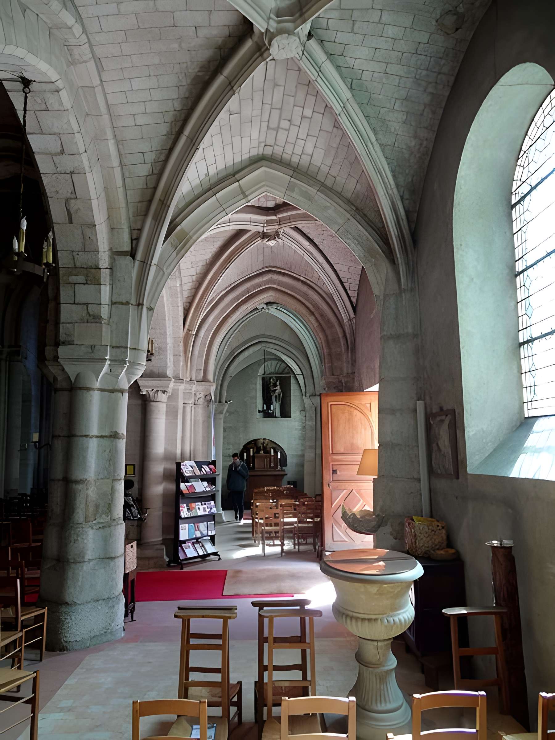 Église Sainte-Croix de Fourqueux